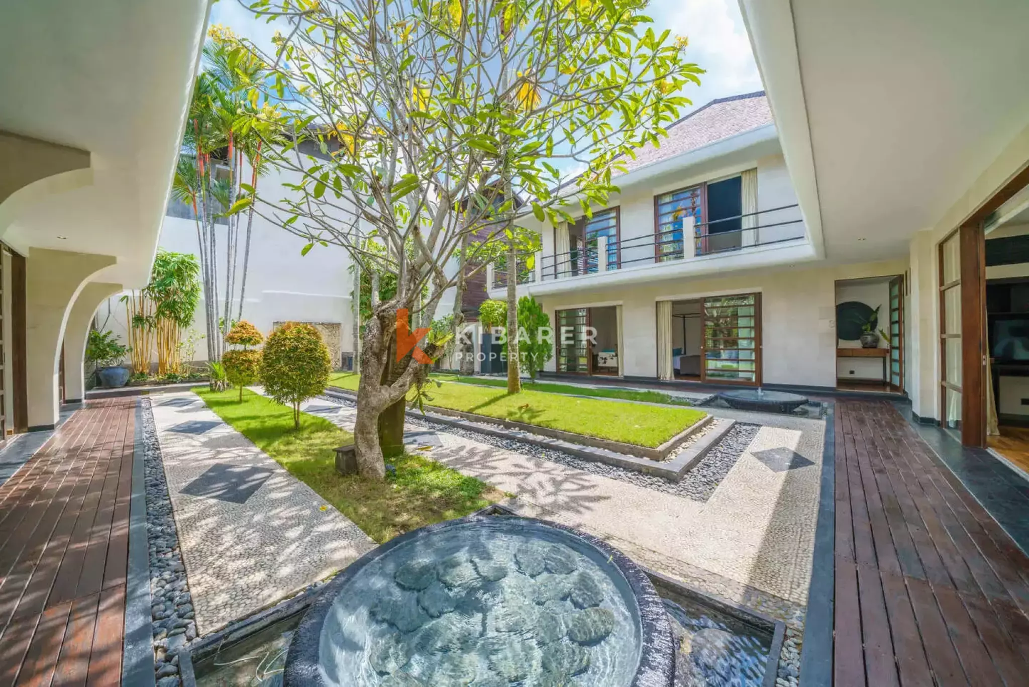 Vila Mewah Enam Kamar Tidur Berkelas di Umalas