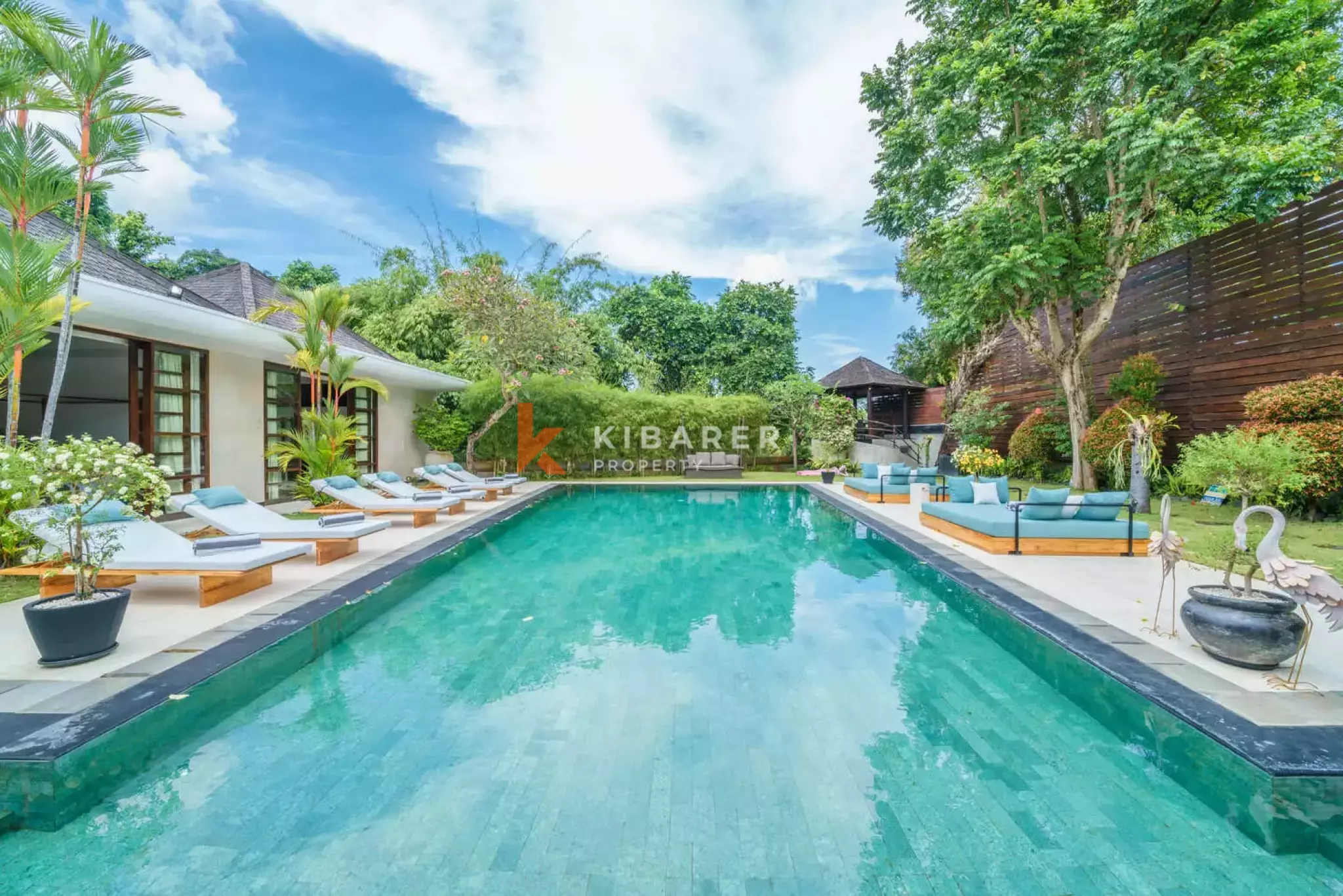 Vila Mewah Enam Kamar Tidur Berkelas di Umalas