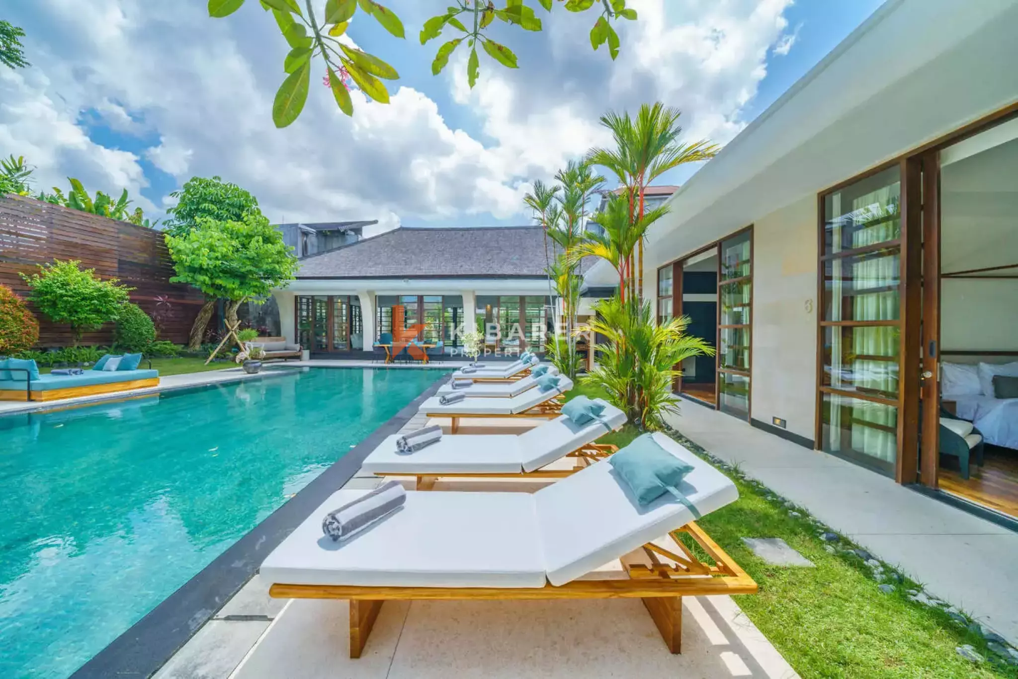 Vila Mewah Enam Kamar Tidur Berkelas di Umalas