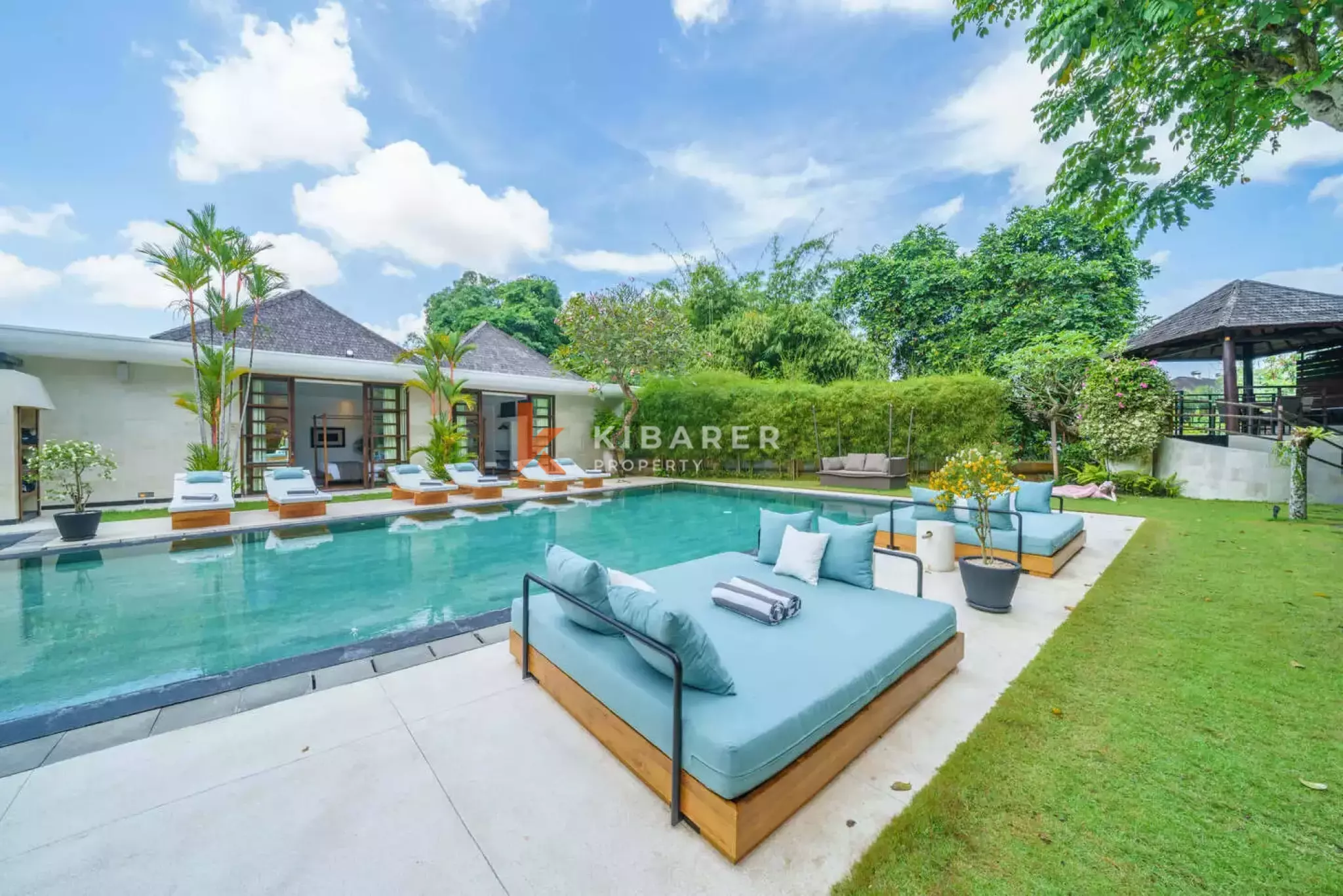 Vila Mewah Enam Kamar Tidur Berkelas di Umalas