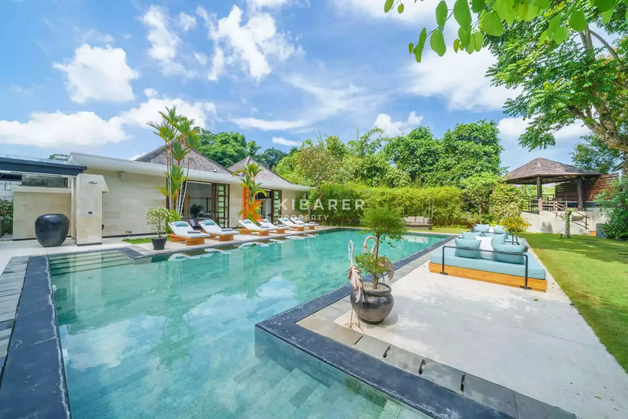 Vila Mewah Enam Kamar Tidur Berkelas di Umalas