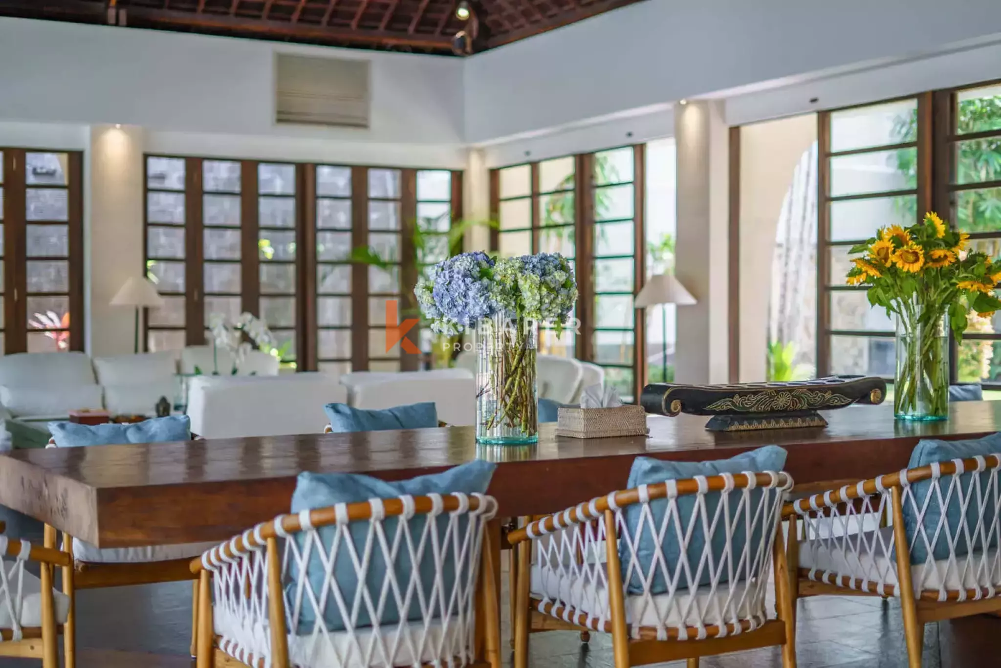 Vila Mewah Enam Kamar Tidur Berkelas di Umalas