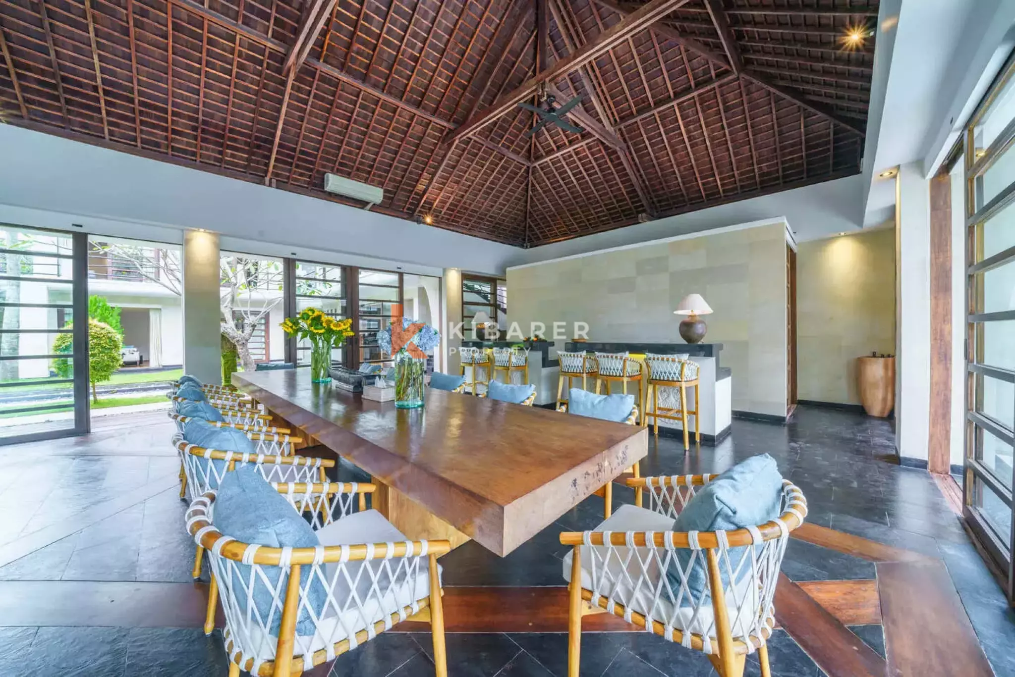 Vila Mewah Enam Kamar Tidur Berkelas di Umalas