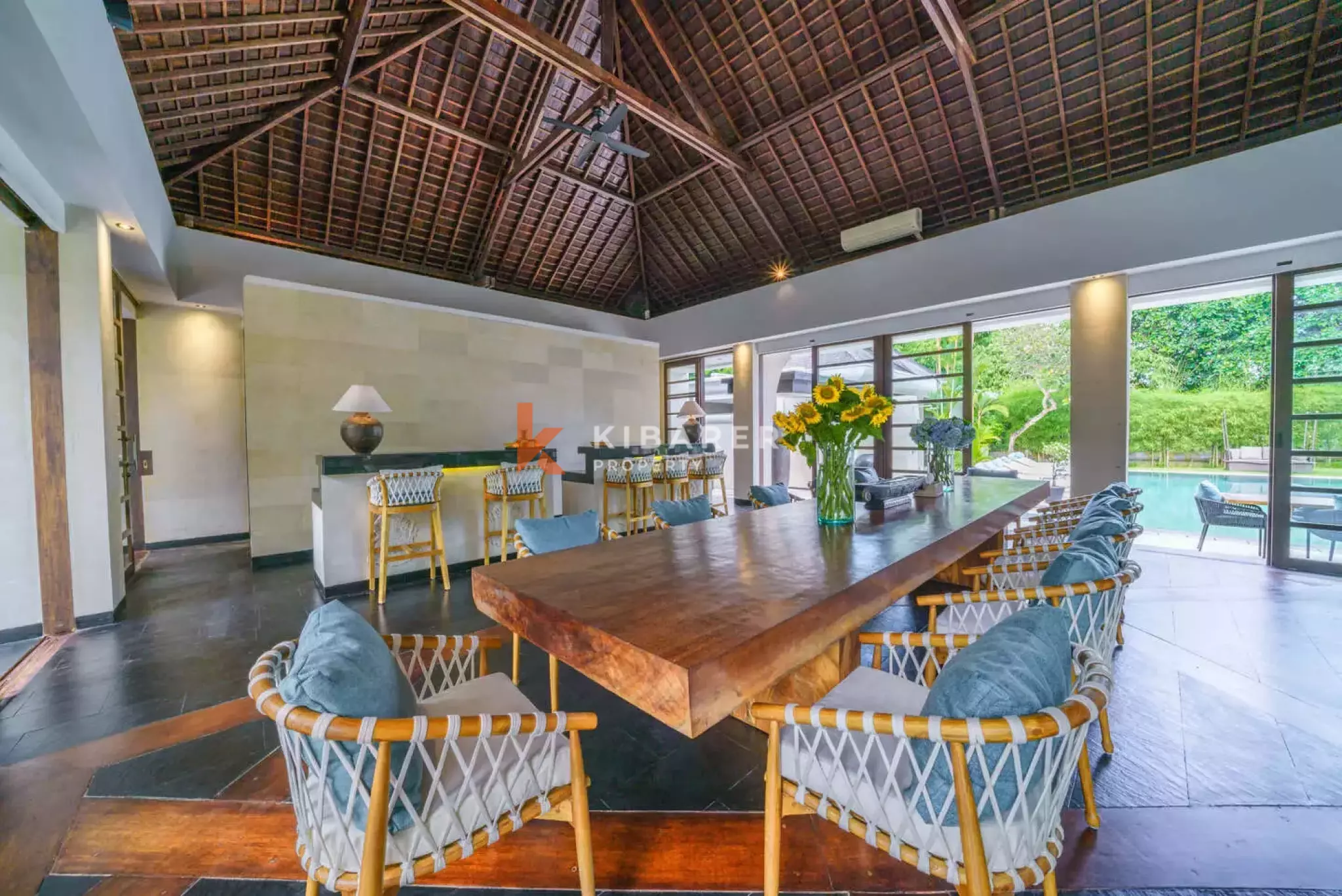 Vila Mewah Enam Kamar Tidur Berkelas di Umalas