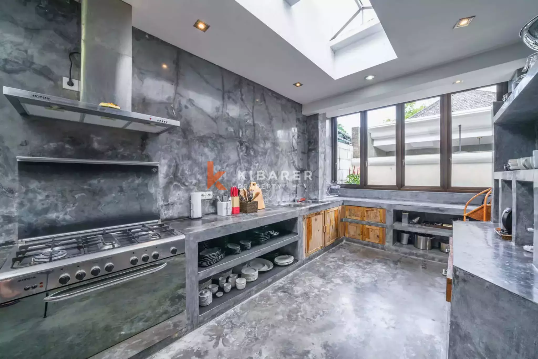 Vila Mewah Enam Kamar Tidur Berkelas di Umalas