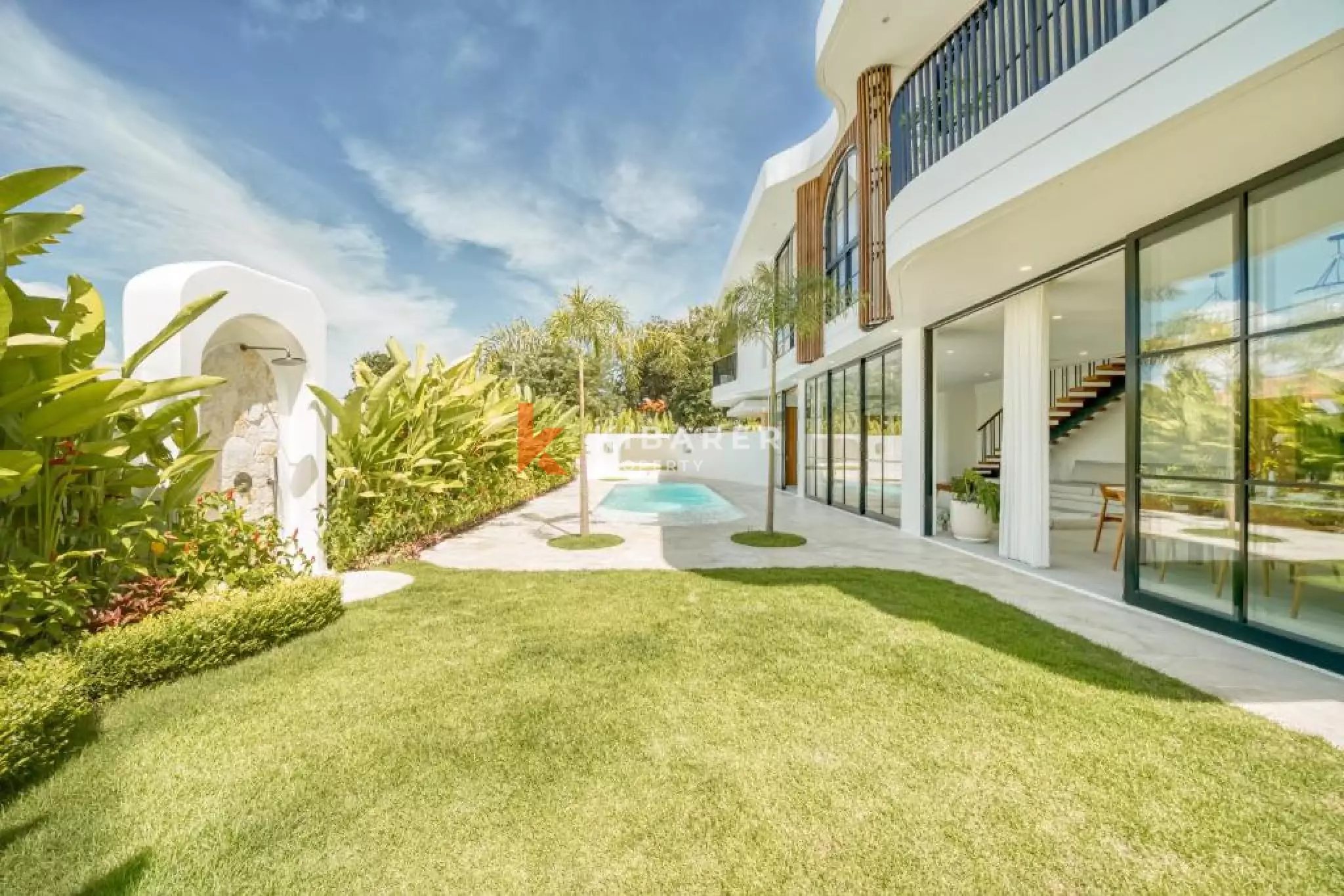 Modern Mediterranean Three-Bedroom Villa with Multifunctional Room in Pecatu (spcial price)