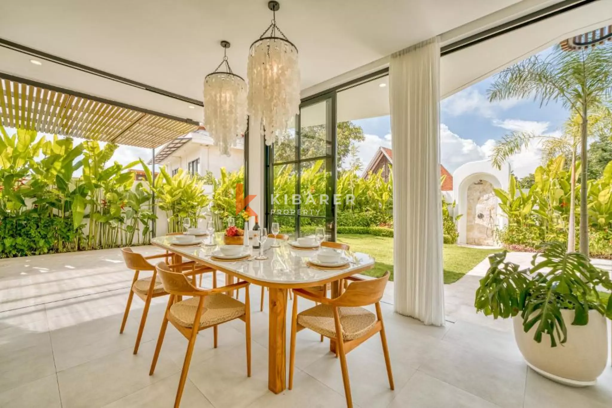 Modern Mediterranean Three-Bedroom Villa with Multifunctional Room in Pecatu (spcial price)