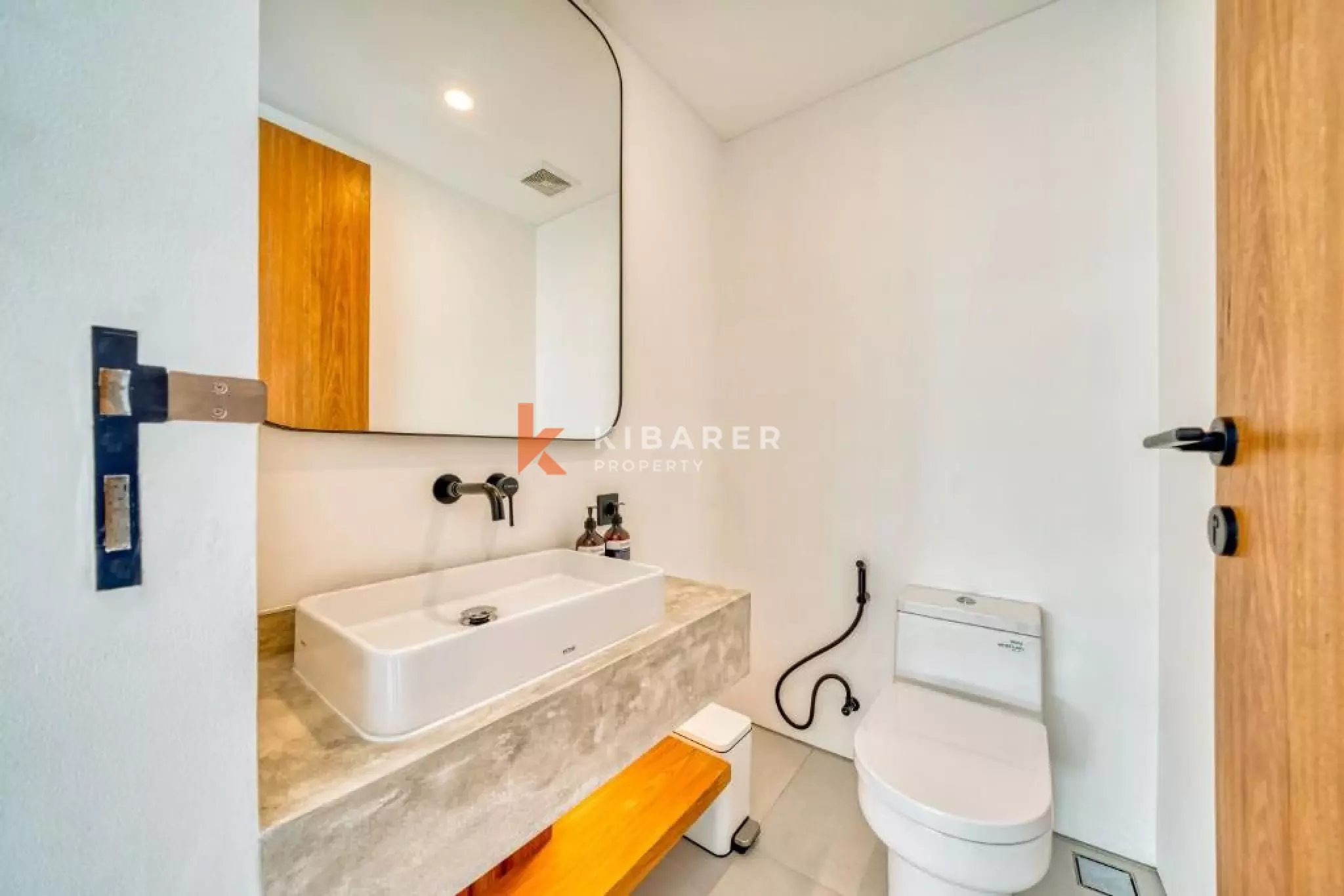 Modern Mediterranean Three-Bedroom Villa with Multifunctional Room in Pecatu (spcial price)