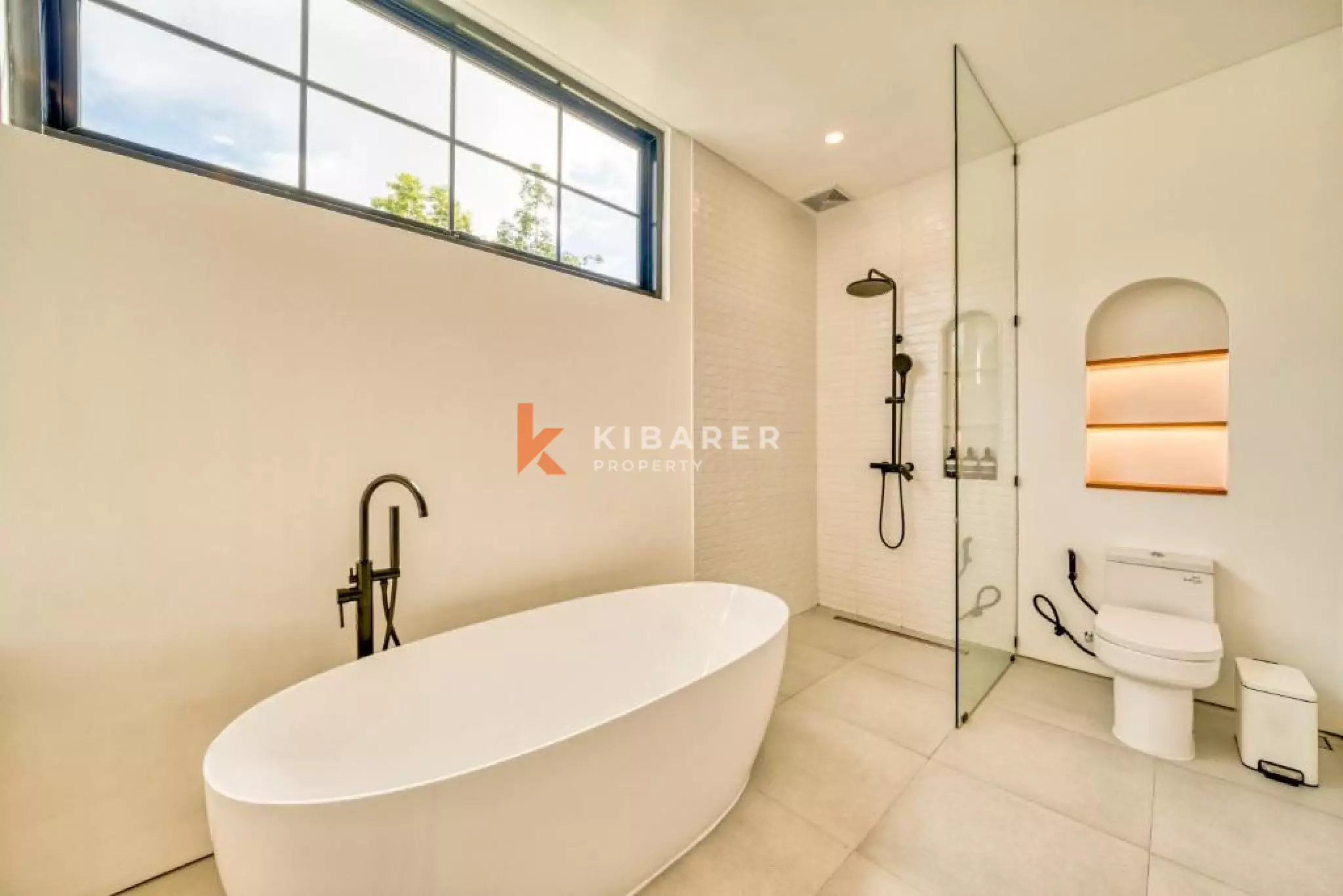 Modern Mediterranean Three-Bedroom Villa with Multifunctional Room in Pecatu (spcial price)