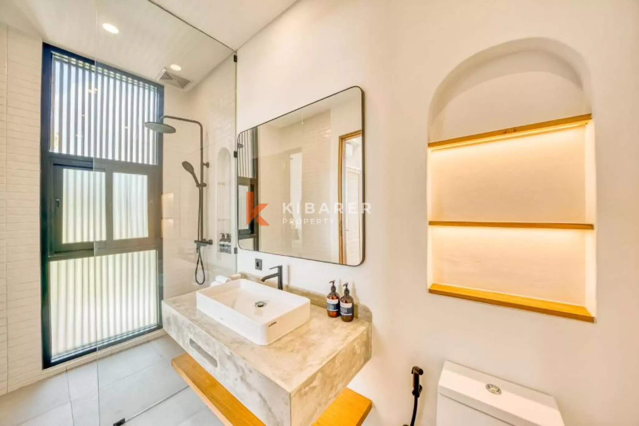 Modern Mediterranean Three-Bedroom Villa with Multifunctional Room in Pecatu (spcial price)