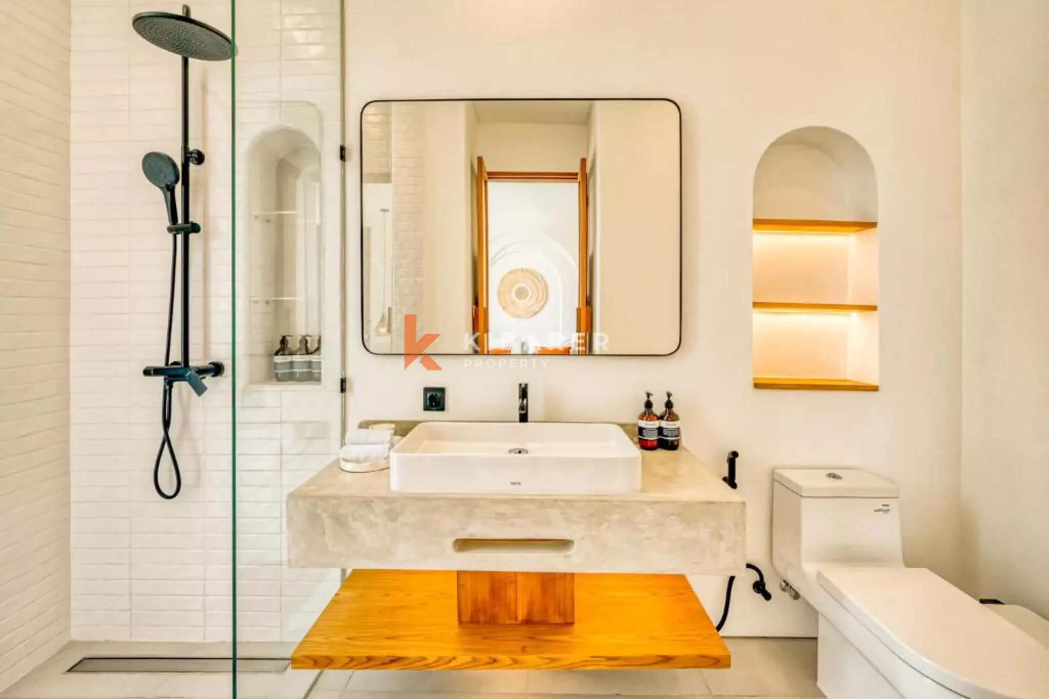 Modern Mediterranean Three-Bedroom Villa with Multifunctional Room in Pecatu (spcial price)