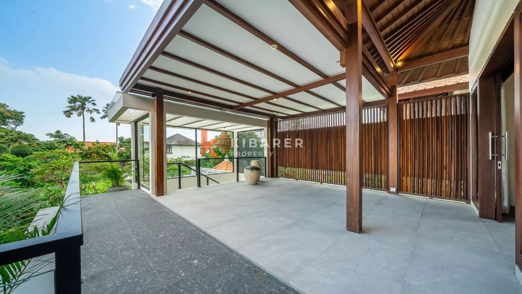 Vila Tiga Kamar Tidur Kontemporer Elegan dengan Kolam Renang Pribadi di Pererenan