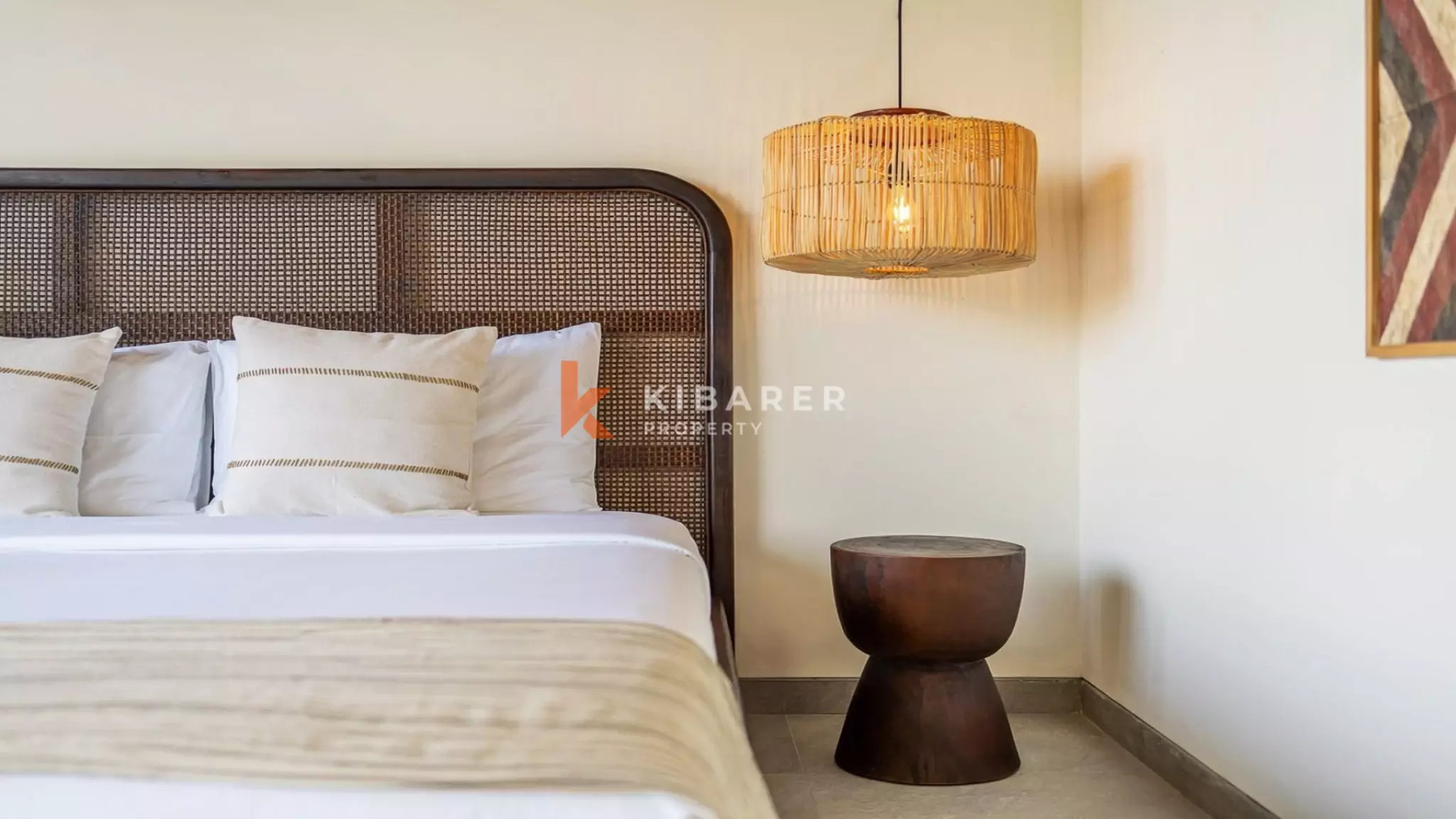 Vila Tiga Kamar Tidur Kontemporer Elegan dengan Kolam Renang Pribadi di Pererenan