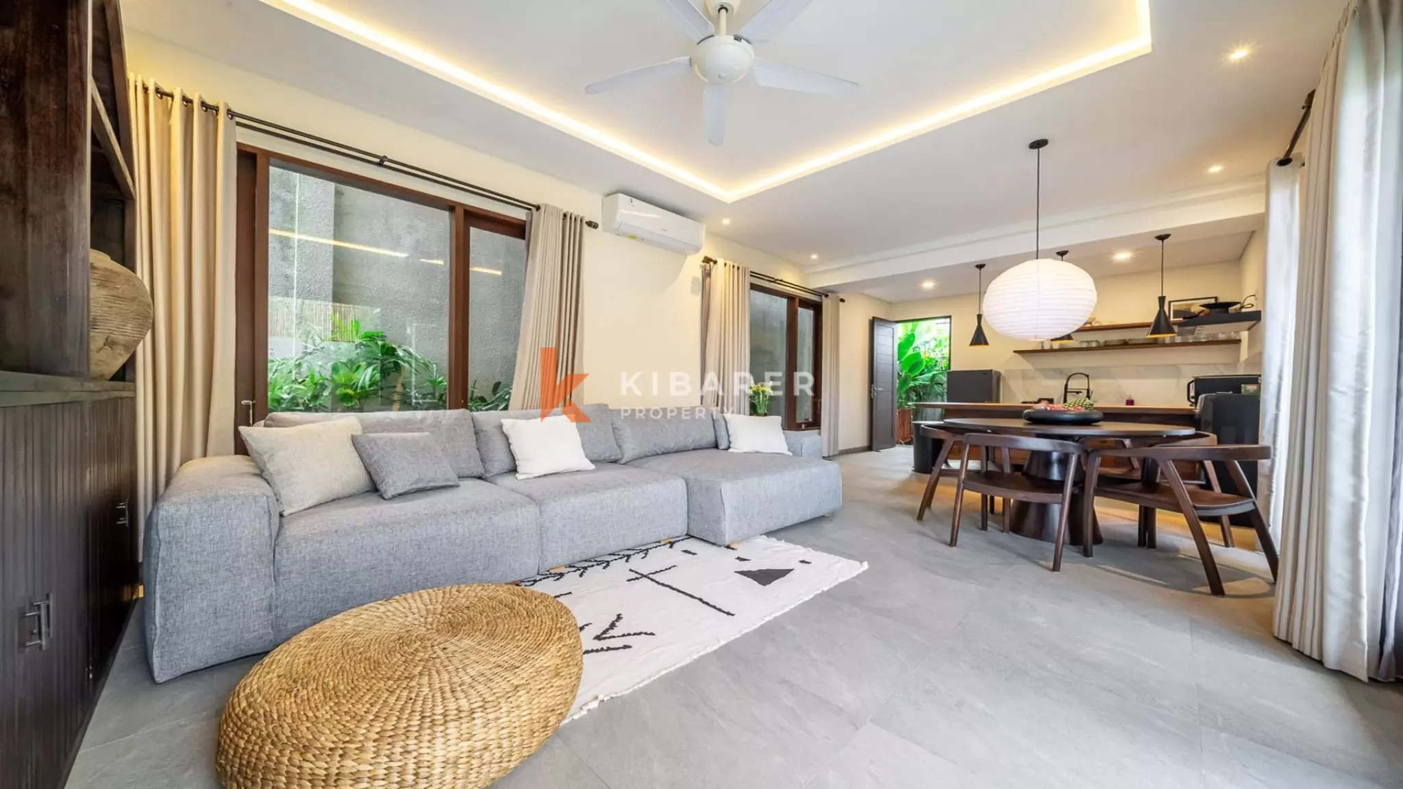 Vila Tiga Kamar Tidur Kontemporer Elegan dengan Kolam Renang Pribadi di Pererenan