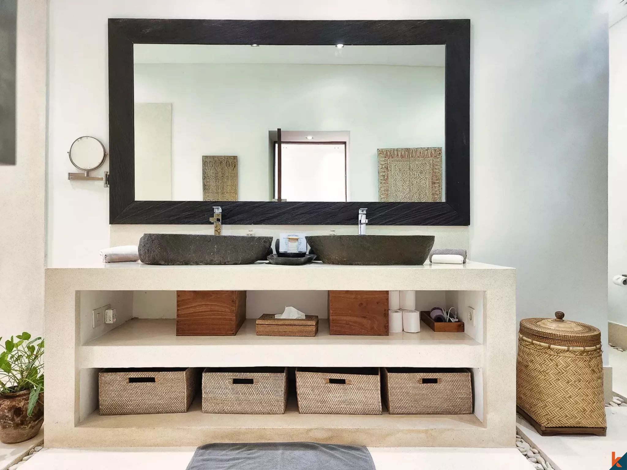 Charming Three Bedrooms Modern Villa for Lease in Seminyak