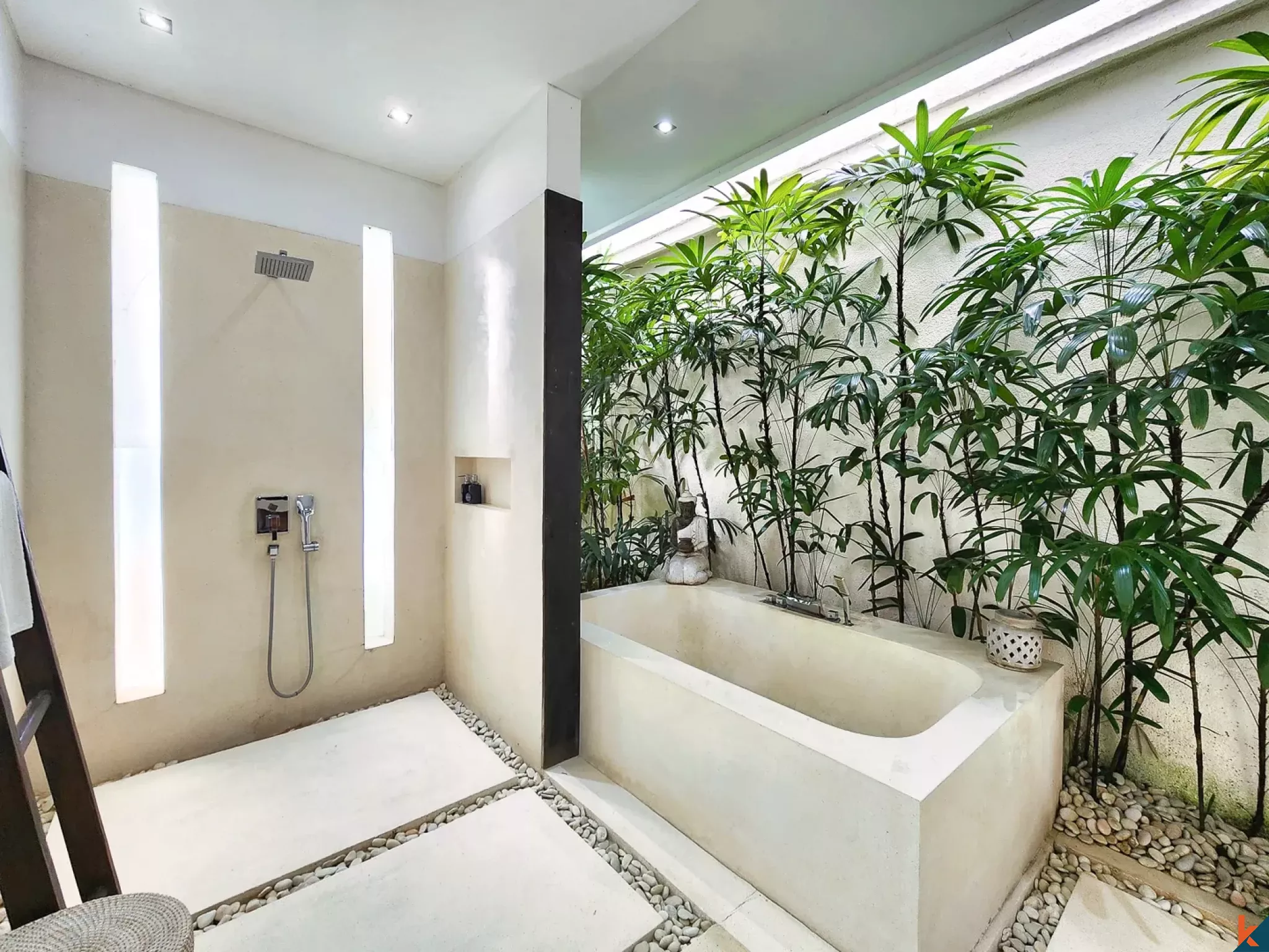 Charming Three Bedrooms Modern Villa for Lease in Seminyak