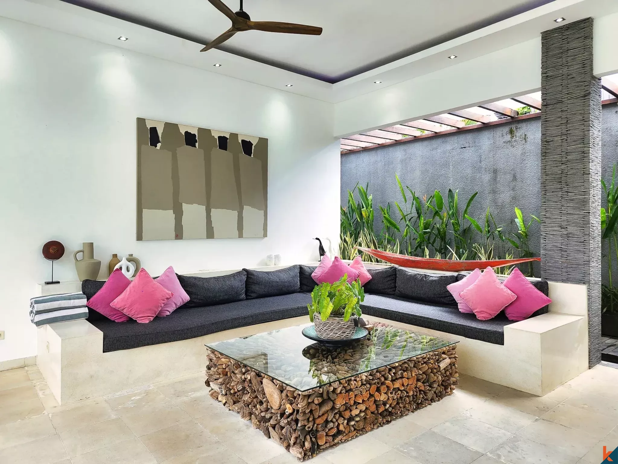 Charming Three Bedrooms Modern Villa for Lease in Seminyak