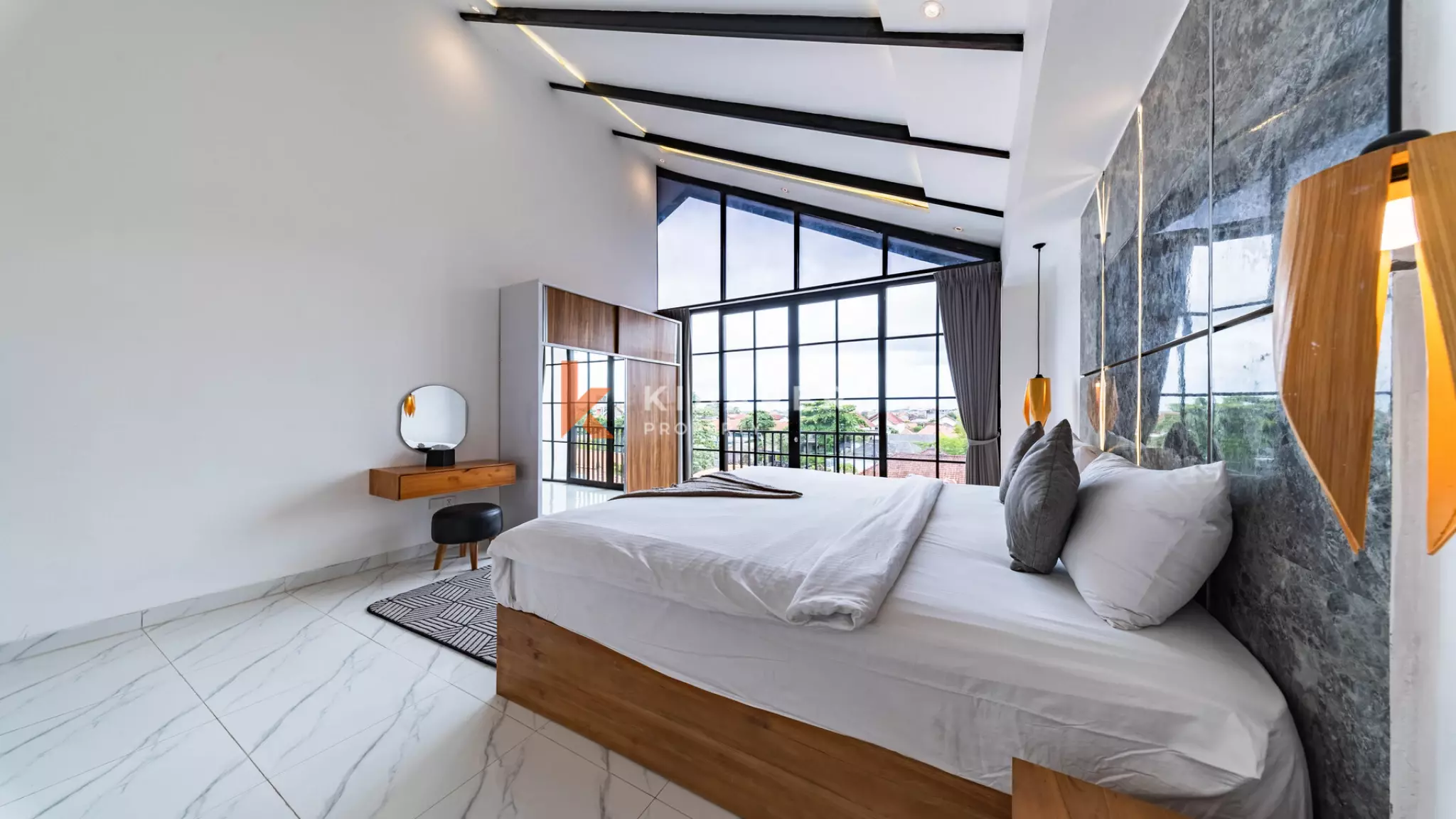 Vila Minimalis Elegan Tiga Kamar Tidur dengan Kolam Renang Pribadi di Seminyak