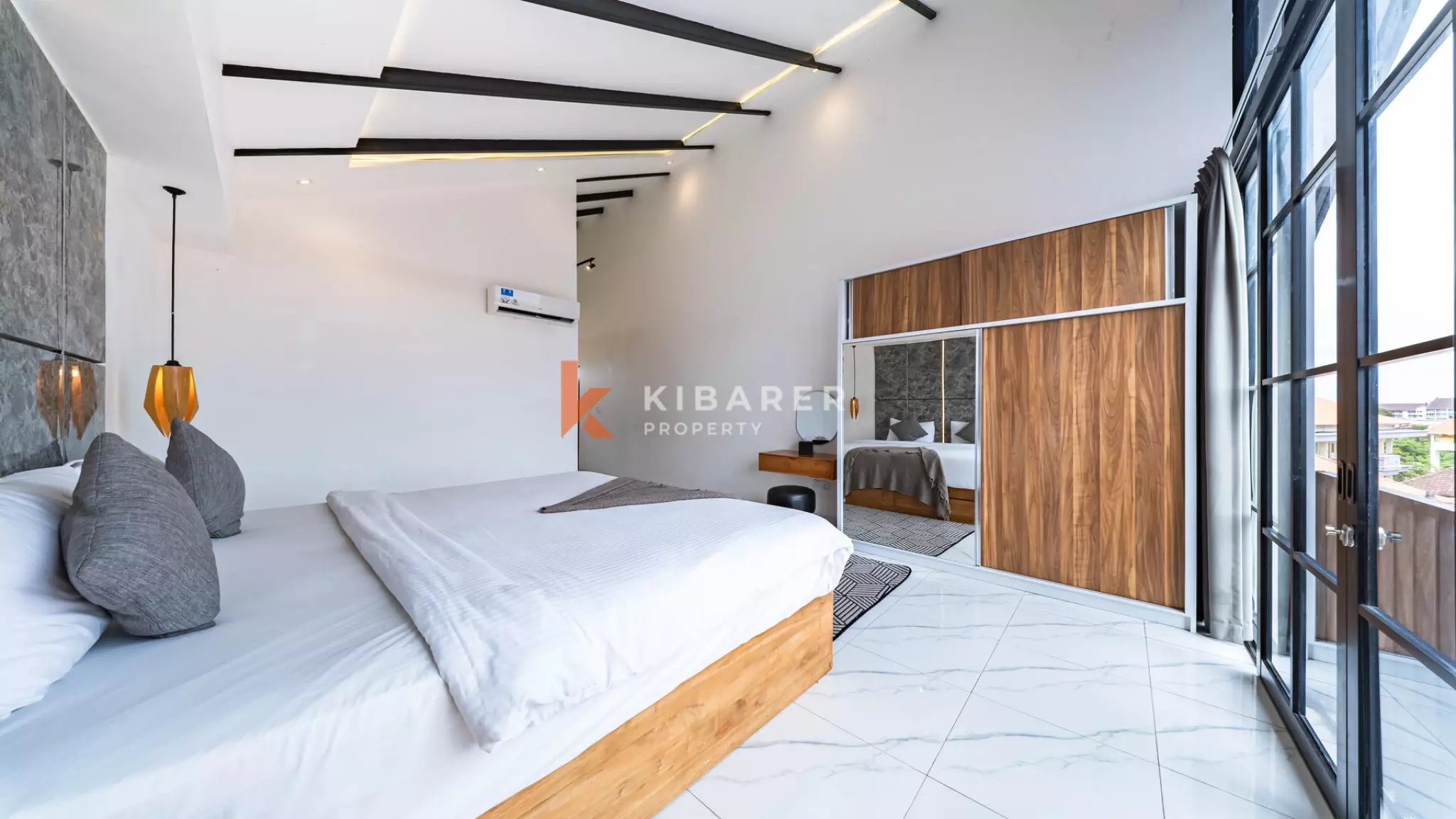 Vila Minimalis Elegan Tiga Kamar Tidur dengan Kolam Renang Pribadi di Seminyak