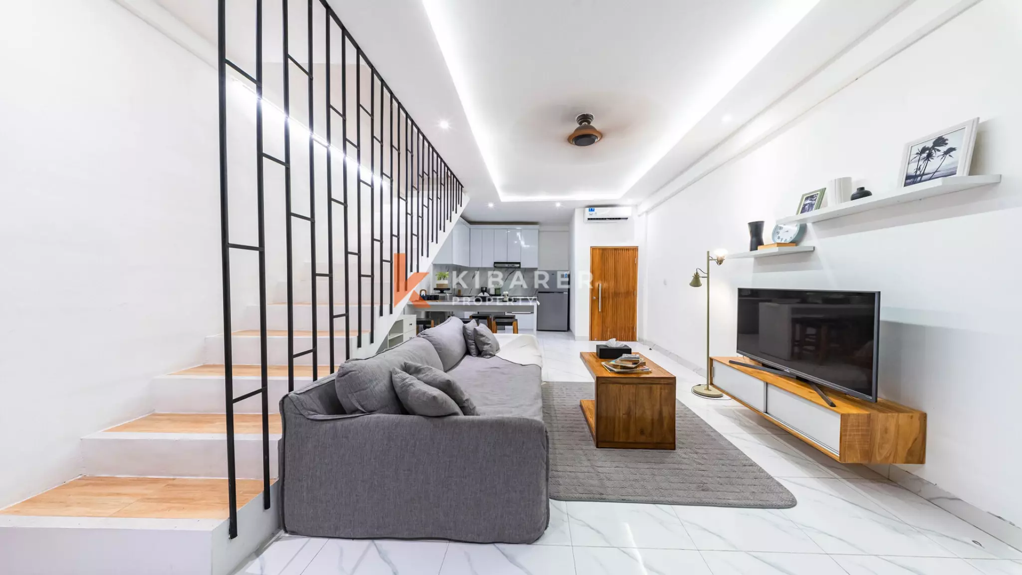 Vila Minimalis Elegan Tiga Kamar Tidur dengan Kolam Renang Pribadi di Seminyak