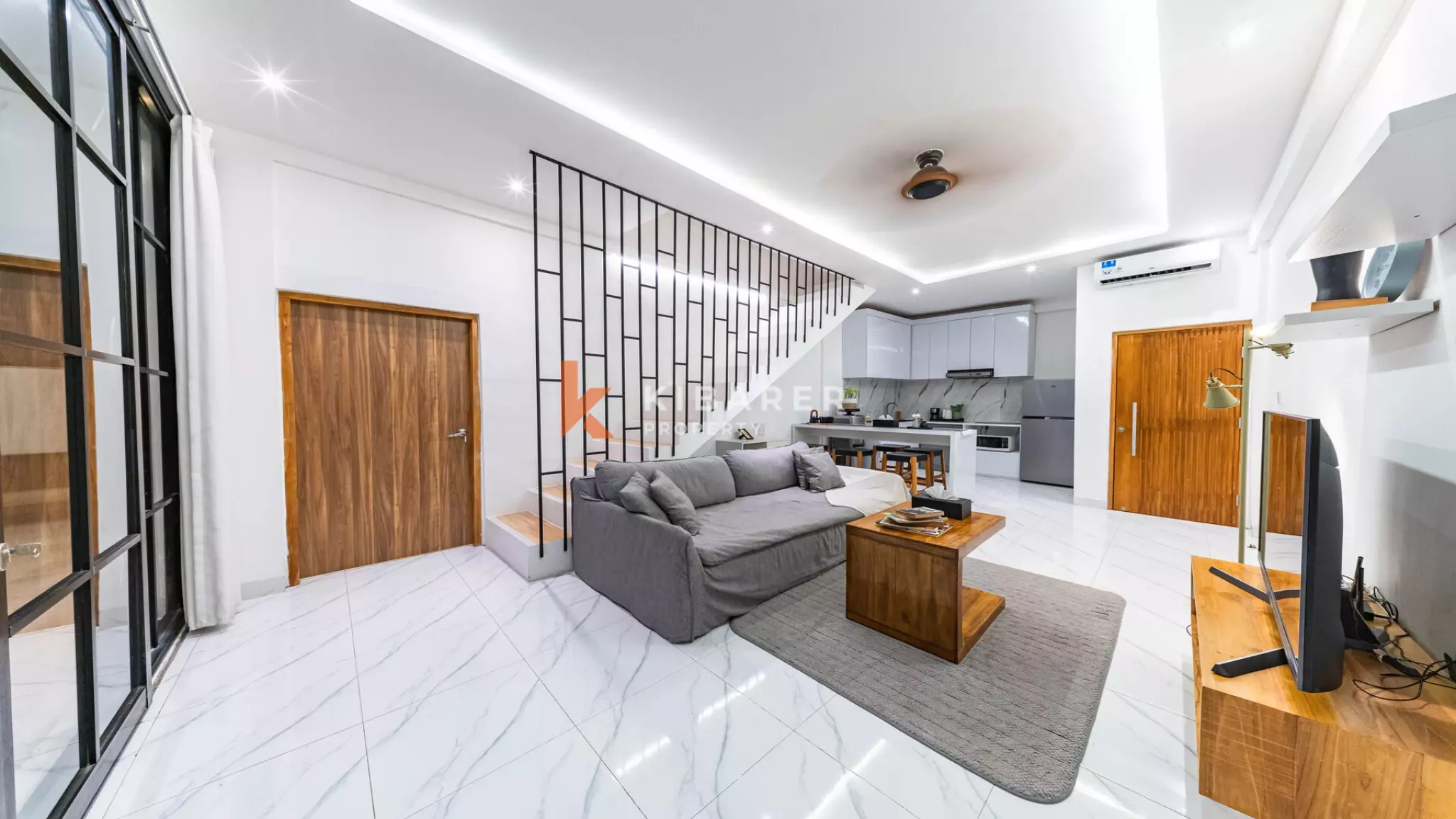 Vila Minimalis Elegan Tiga Kamar Tidur dengan Kolam Renang Pribadi di Seminyak