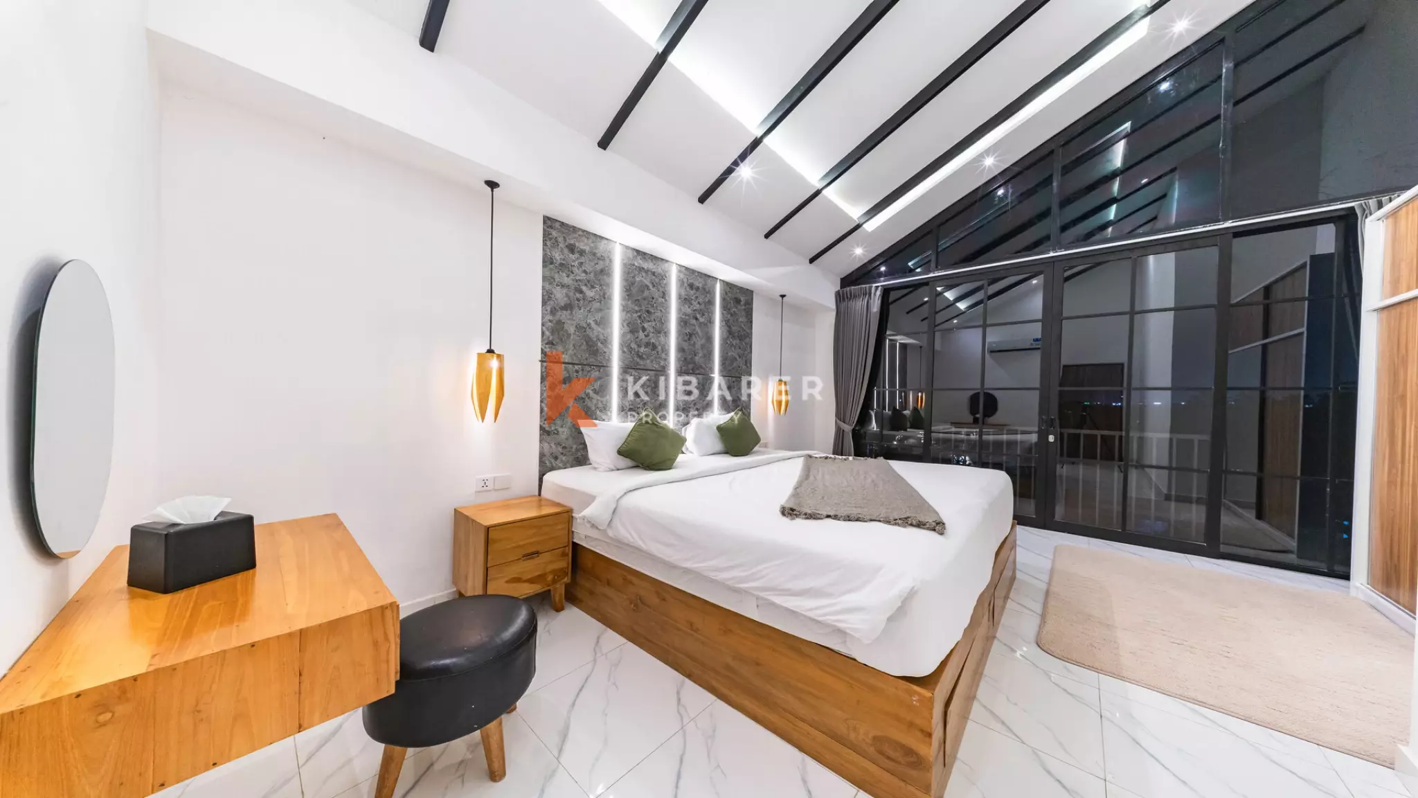 Vila Minimalis Elegan Tiga Kamar Tidur dengan Kolam Renang Pribadi di Seminyak