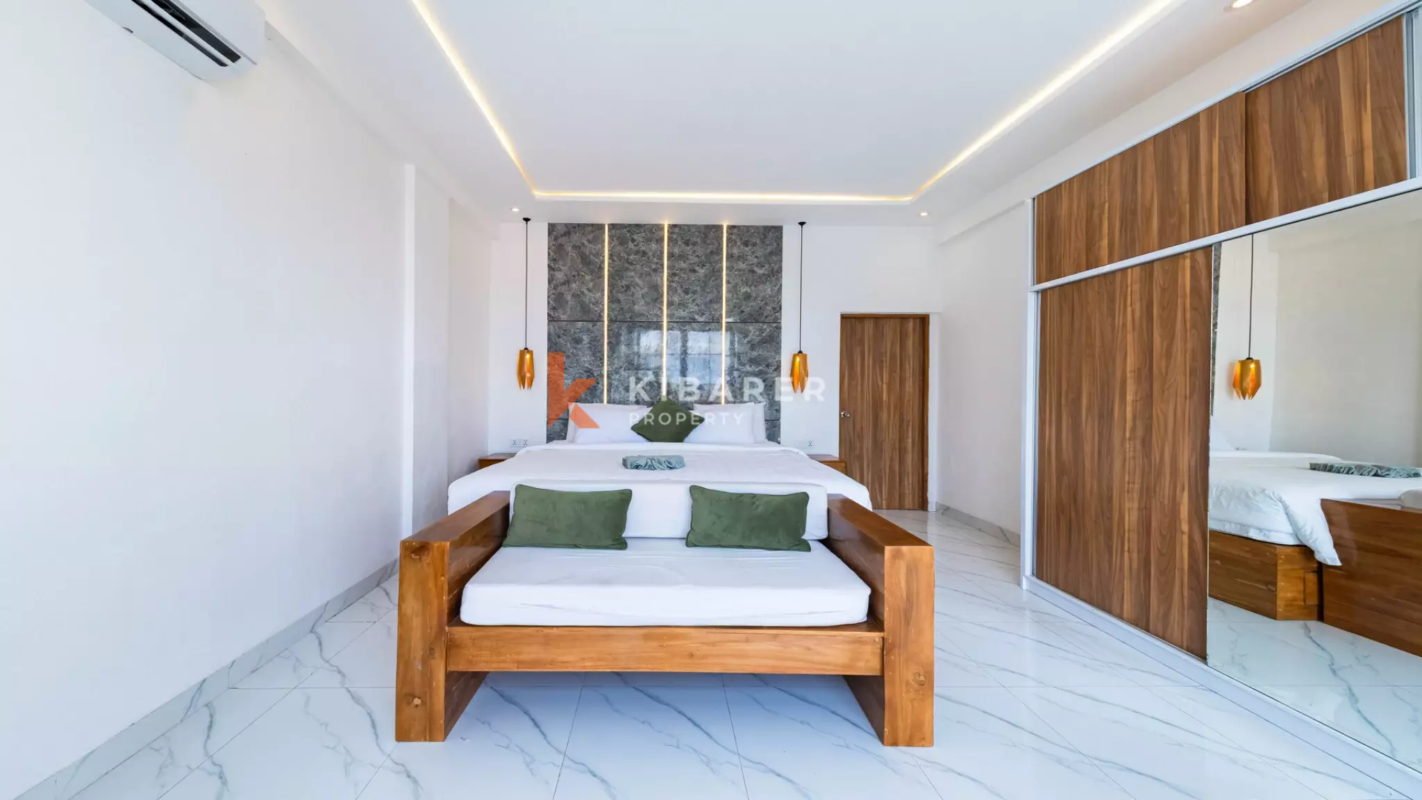 Vila Minimalis Elegan Tiga Kamar Tidur dengan Kolam Renang Pribadi di Seminyak