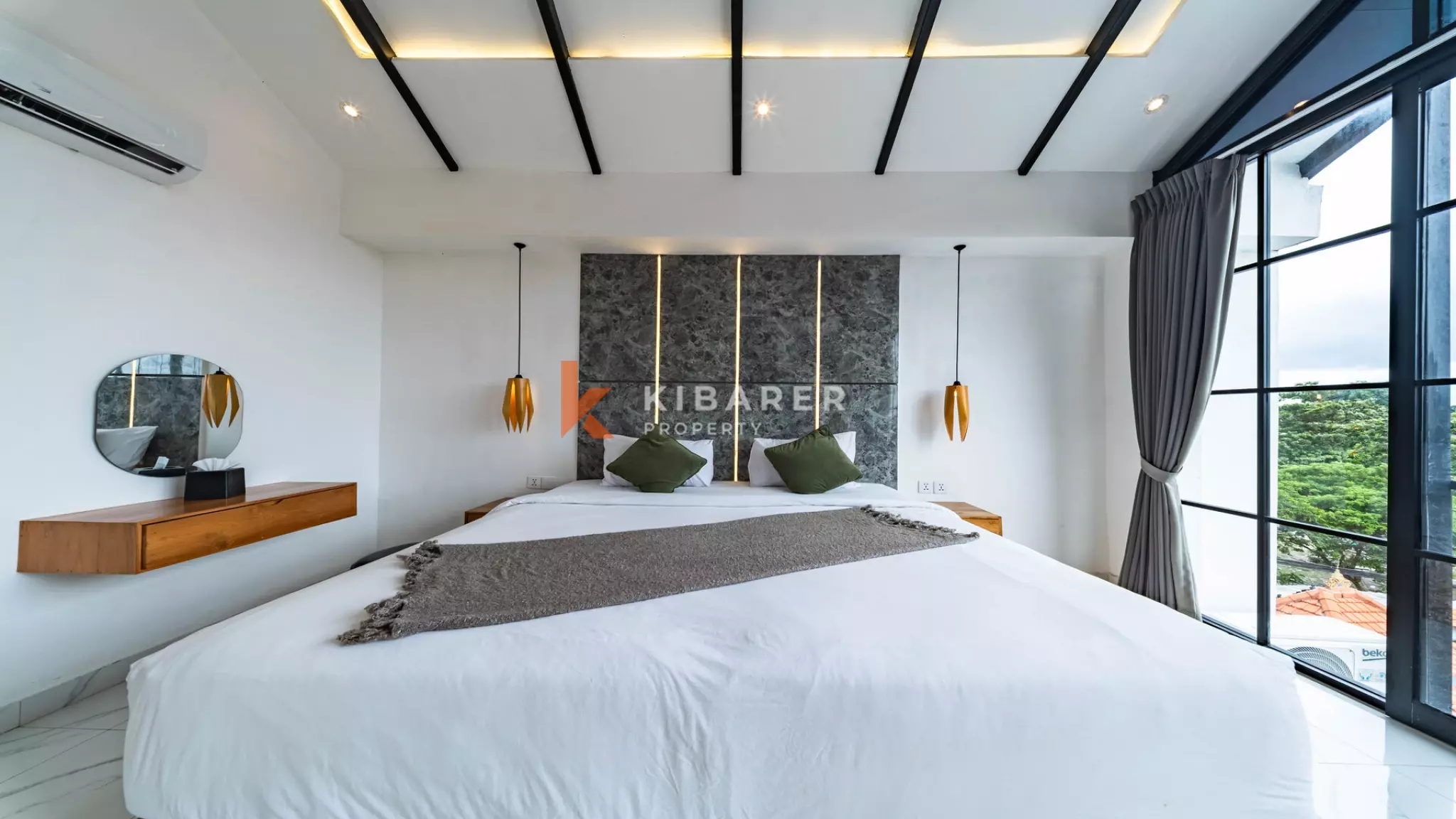 Vila Minimalis Elegan Tiga Kamar Tidur dengan Kolam Renang Pribadi di Seminyak