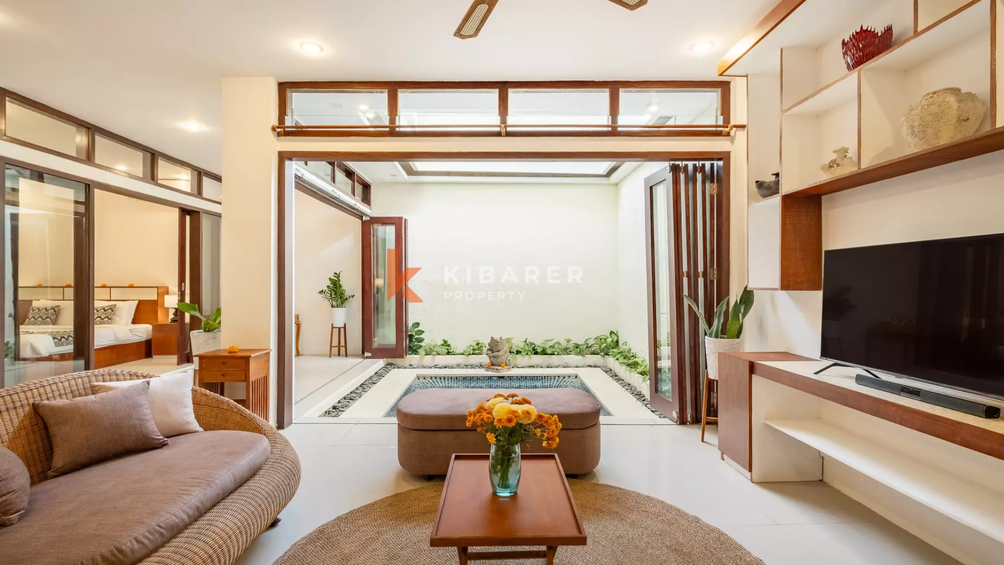 Vila Dua Kamar Tidur Bergaya Bali Abadi dengan Ruang Tamu Tertutup di Kerobokan