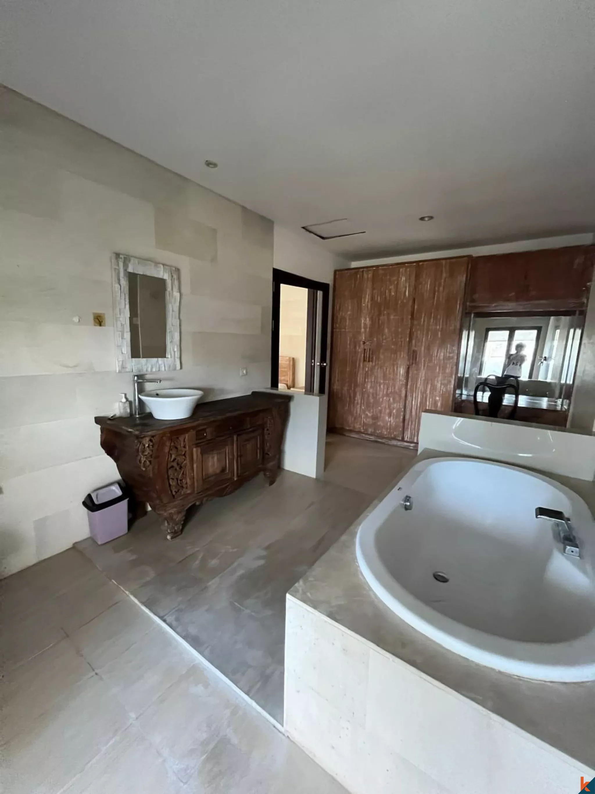 Oase Modern 4 Kamar Tidur di Jantung Seminyak