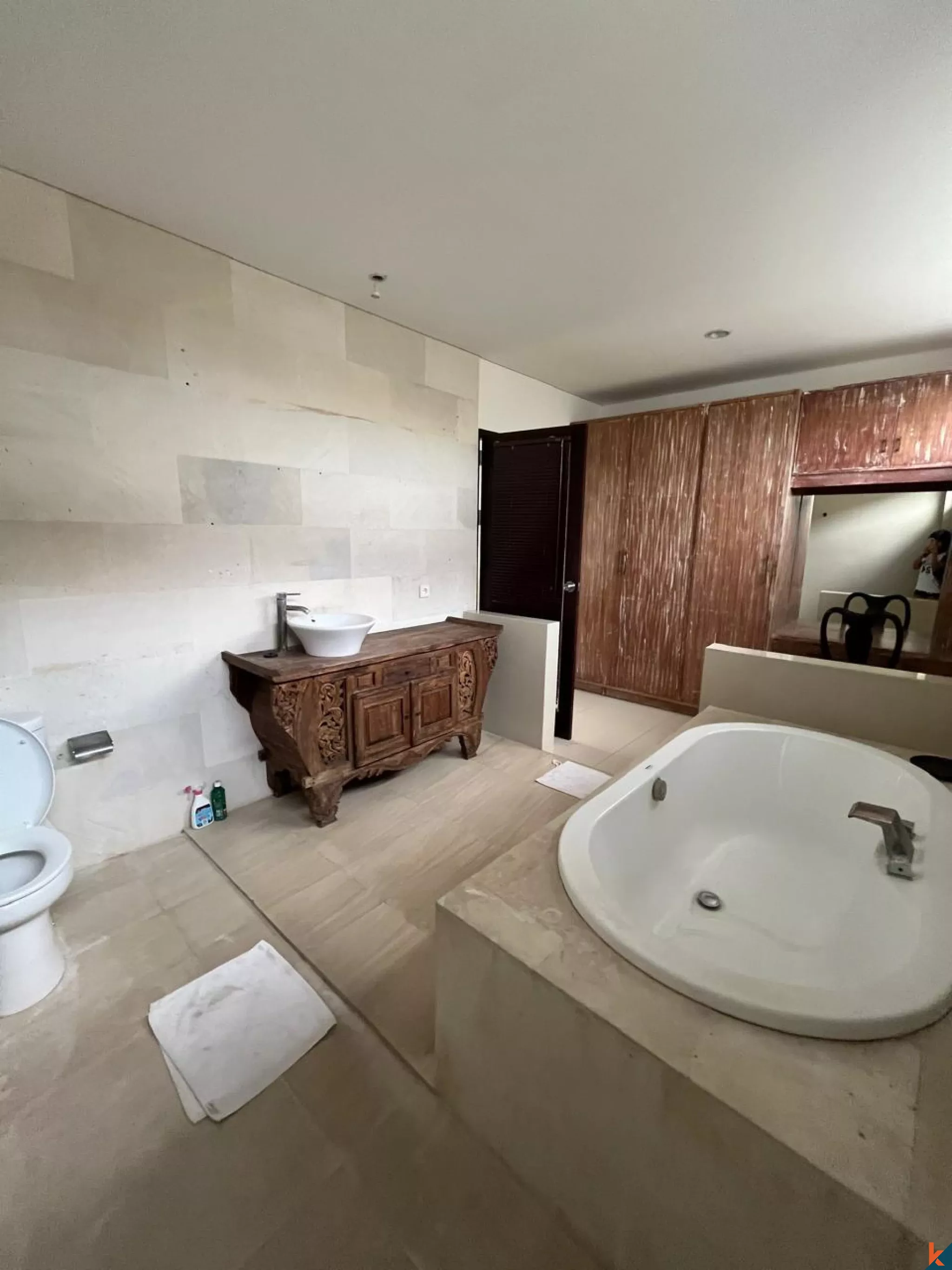 Oase Modern 4 Kamar Tidur di Jantung Seminyak