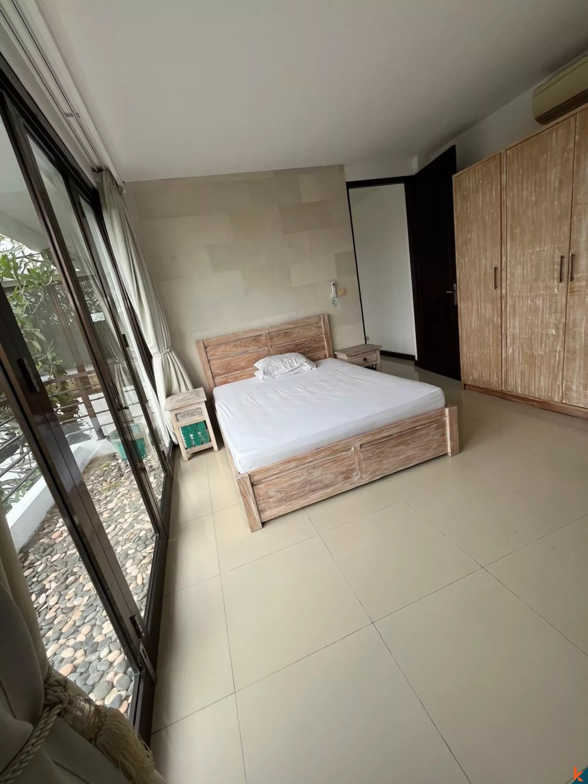 Oase Modern 4 Kamar Tidur di Jantung Seminyak