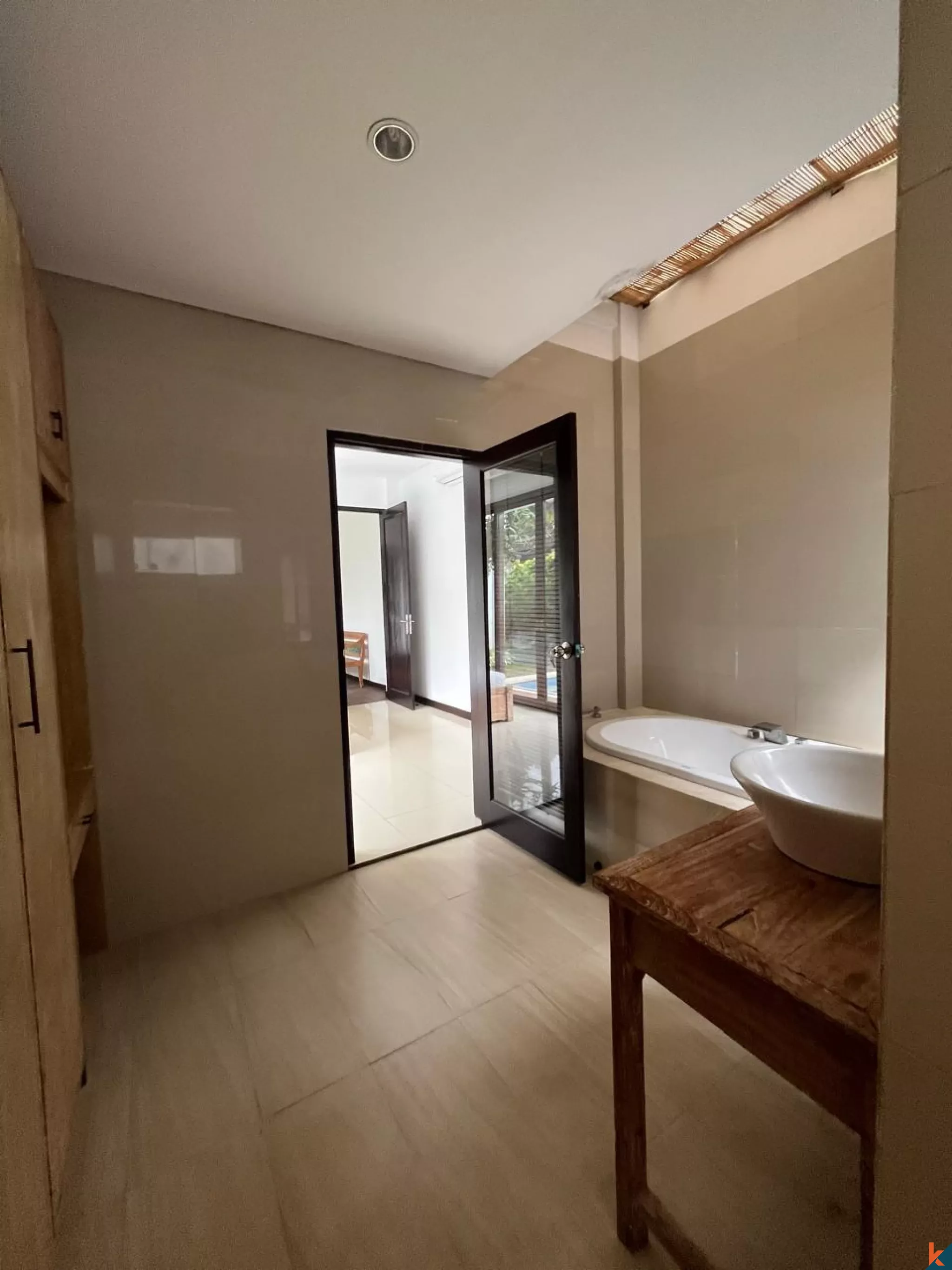 Oase Modern 4 Kamar Tidur di Jantung Seminyak