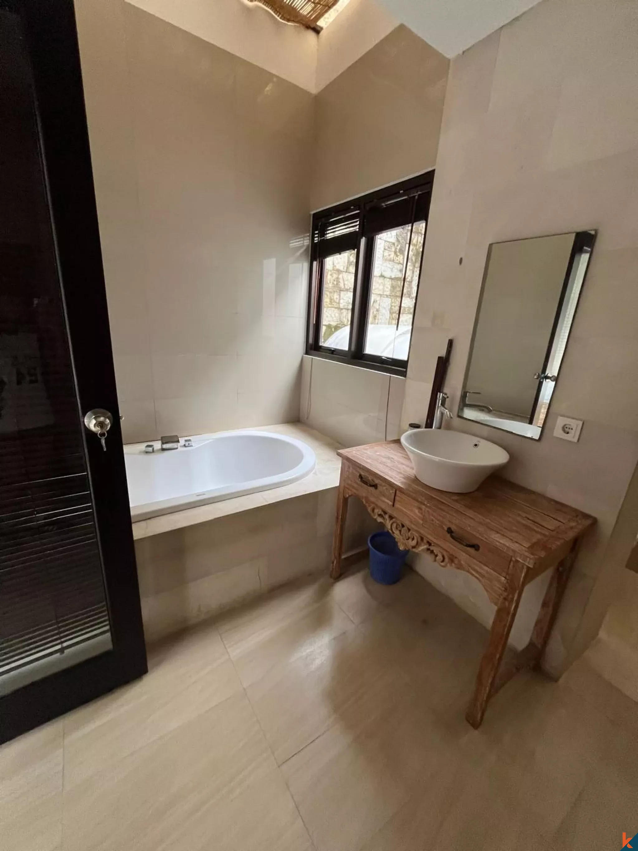 Oase Modern 4 Kamar Tidur di Jantung Seminyak