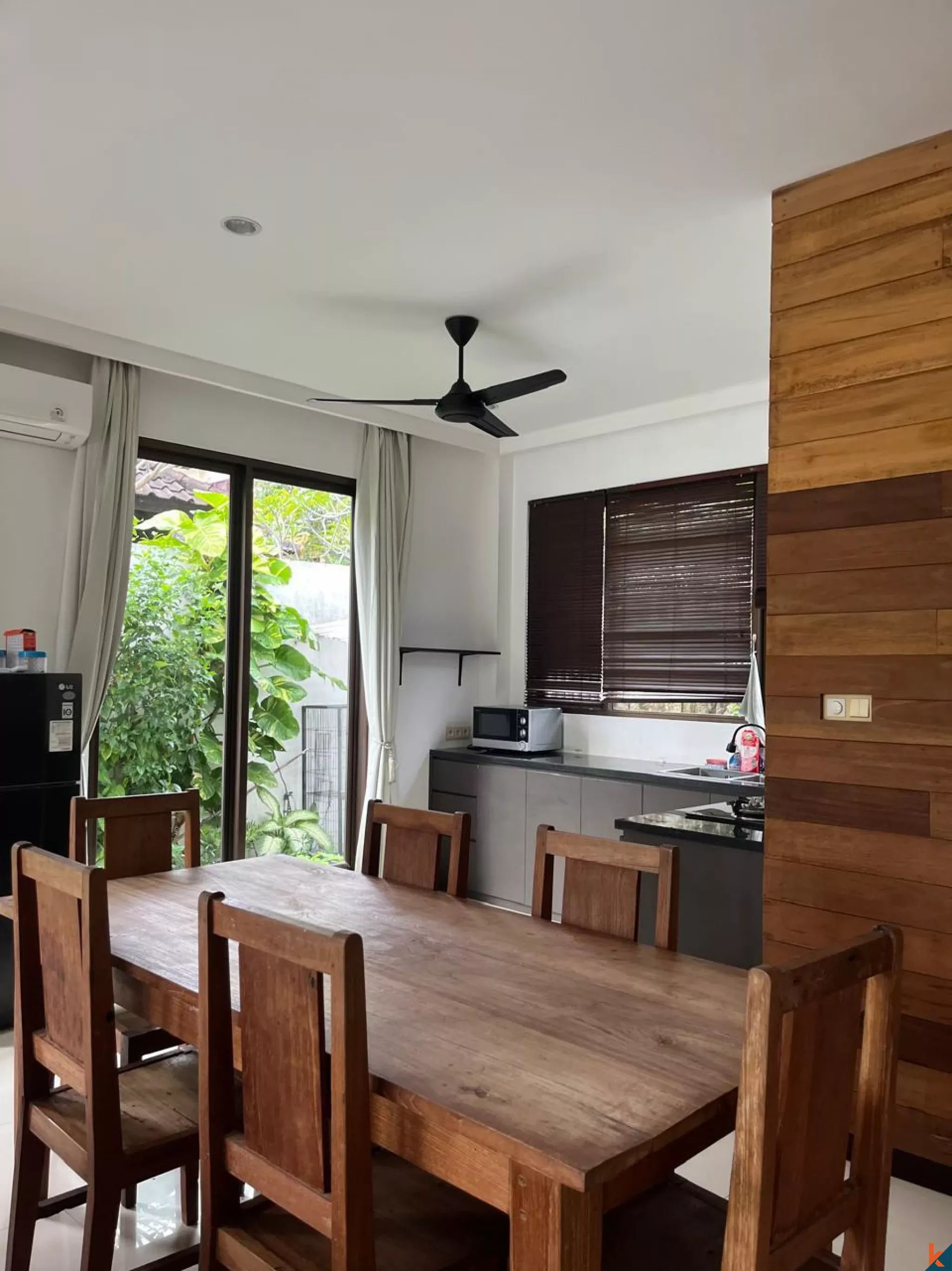 Oase Modern 4 Kamar Tidur di Jantung Seminyak