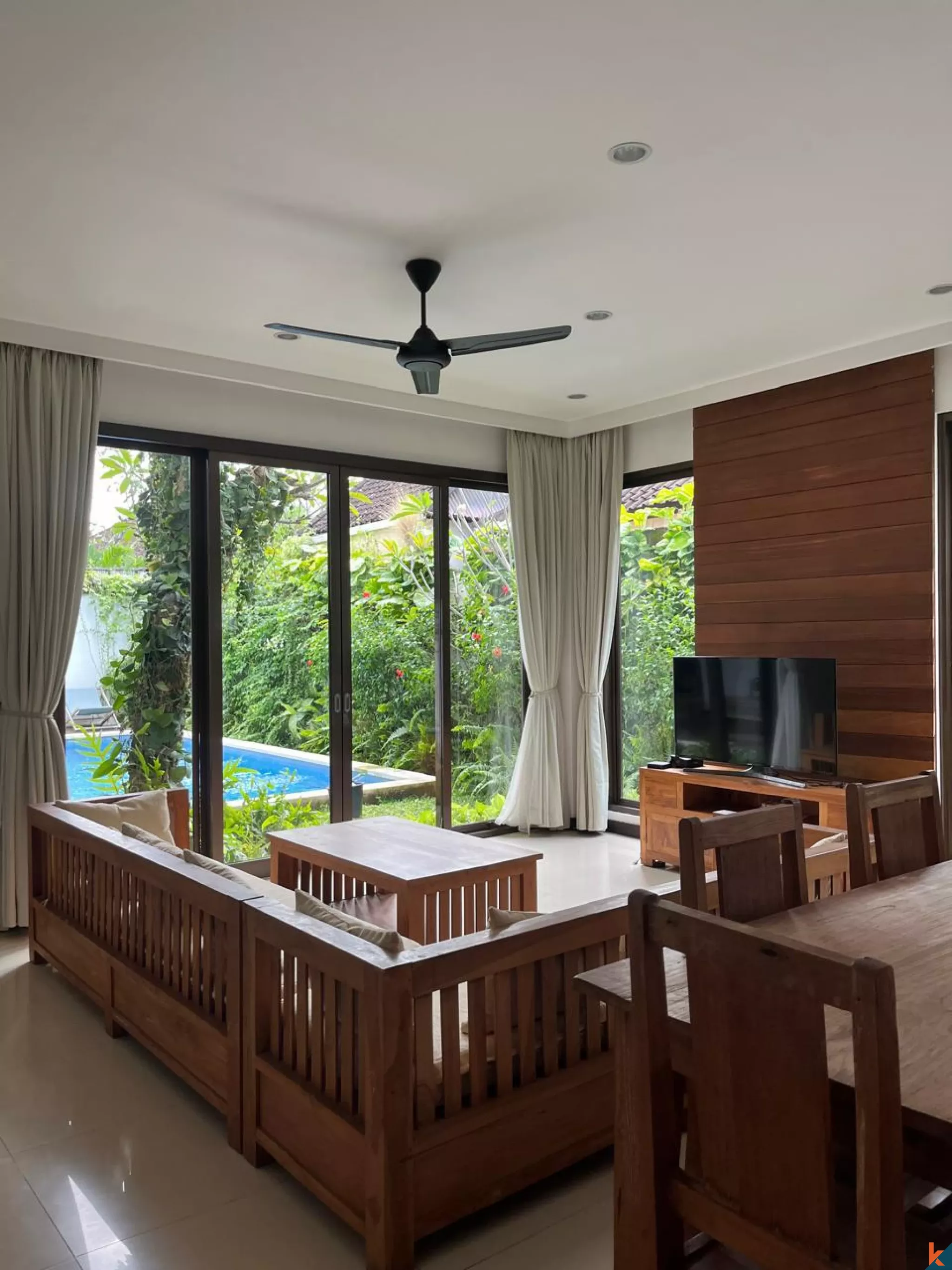 Oase Modern 4 Kamar Tidur di Jantung Seminyak