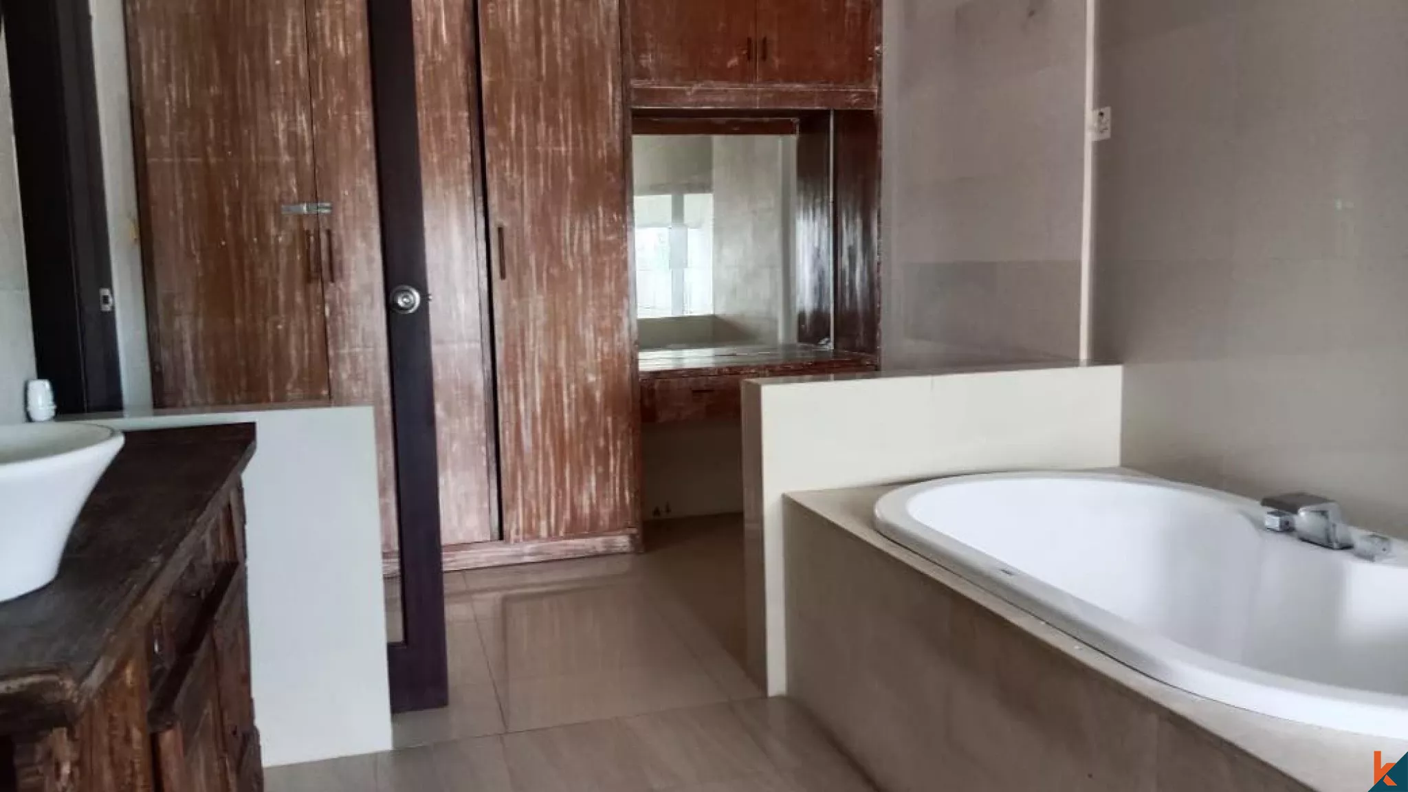 Oase Modern 4 Kamar Tidur di Jantung Seminyak
