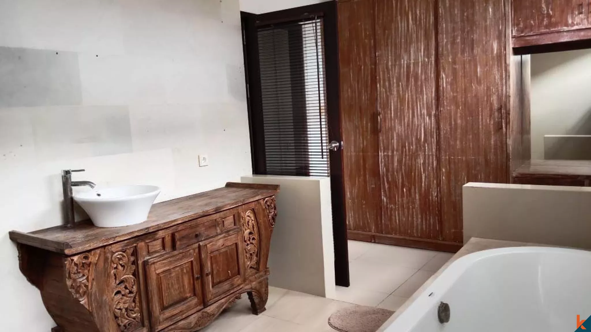 Oase Modern 4 Kamar Tidur di Jantung Seminyak