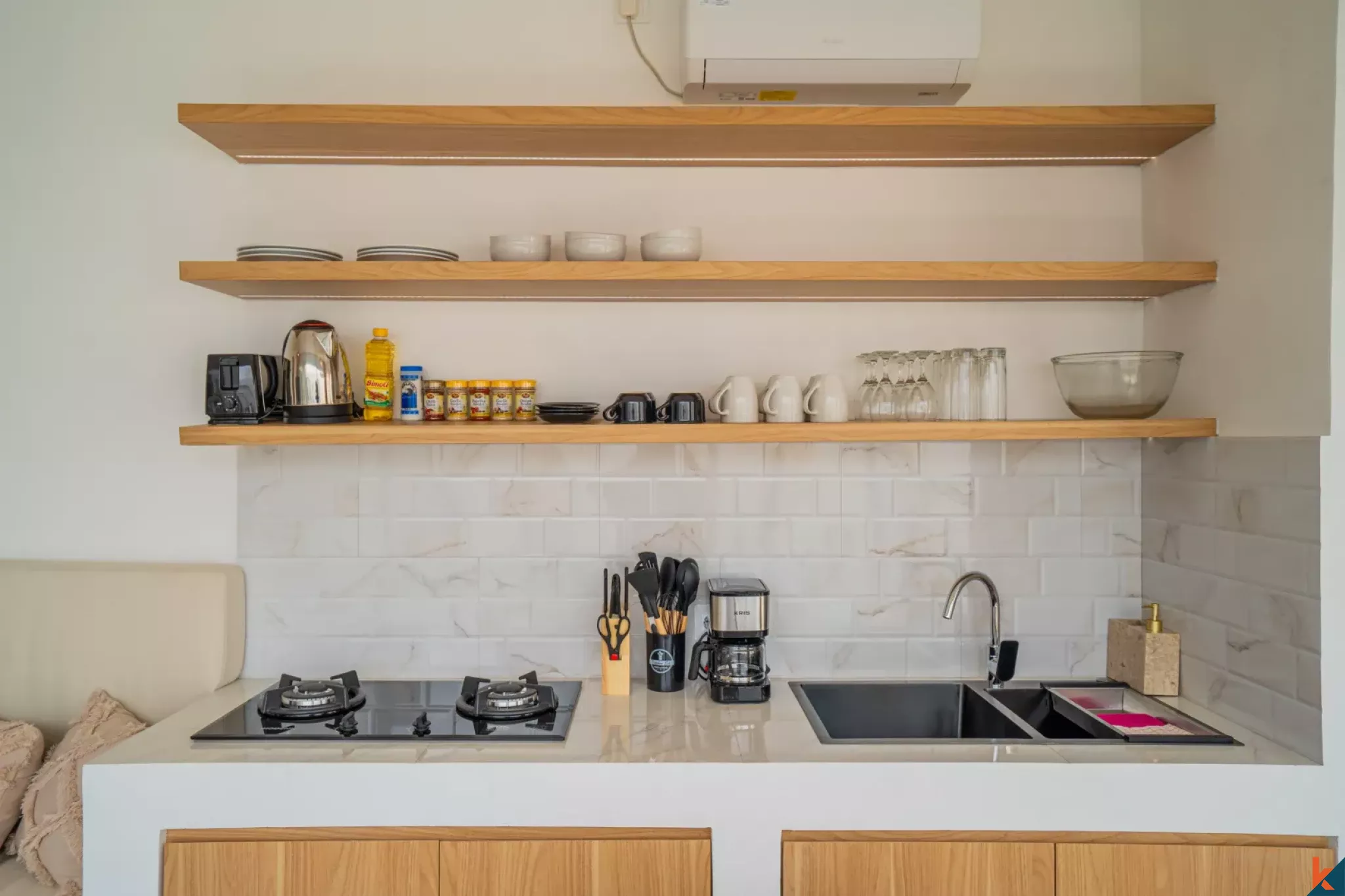 Villa Satu Kamar Tidur Potensi Tinggi Off-Plan untuk Disewakan di Kerobokan - Semer