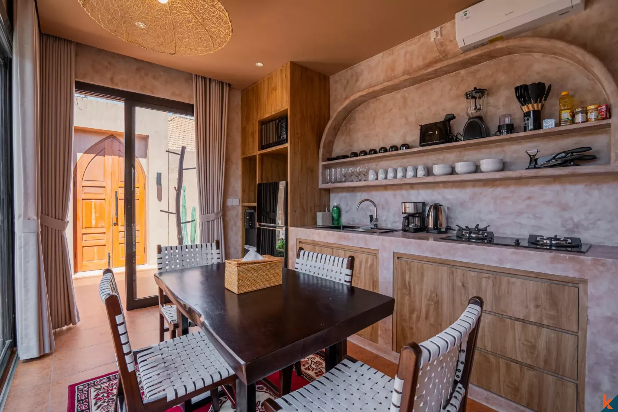 Investissement intelligent : villa d’une chambre en bail (leasehold) sur plan à Kerobokan – Semer