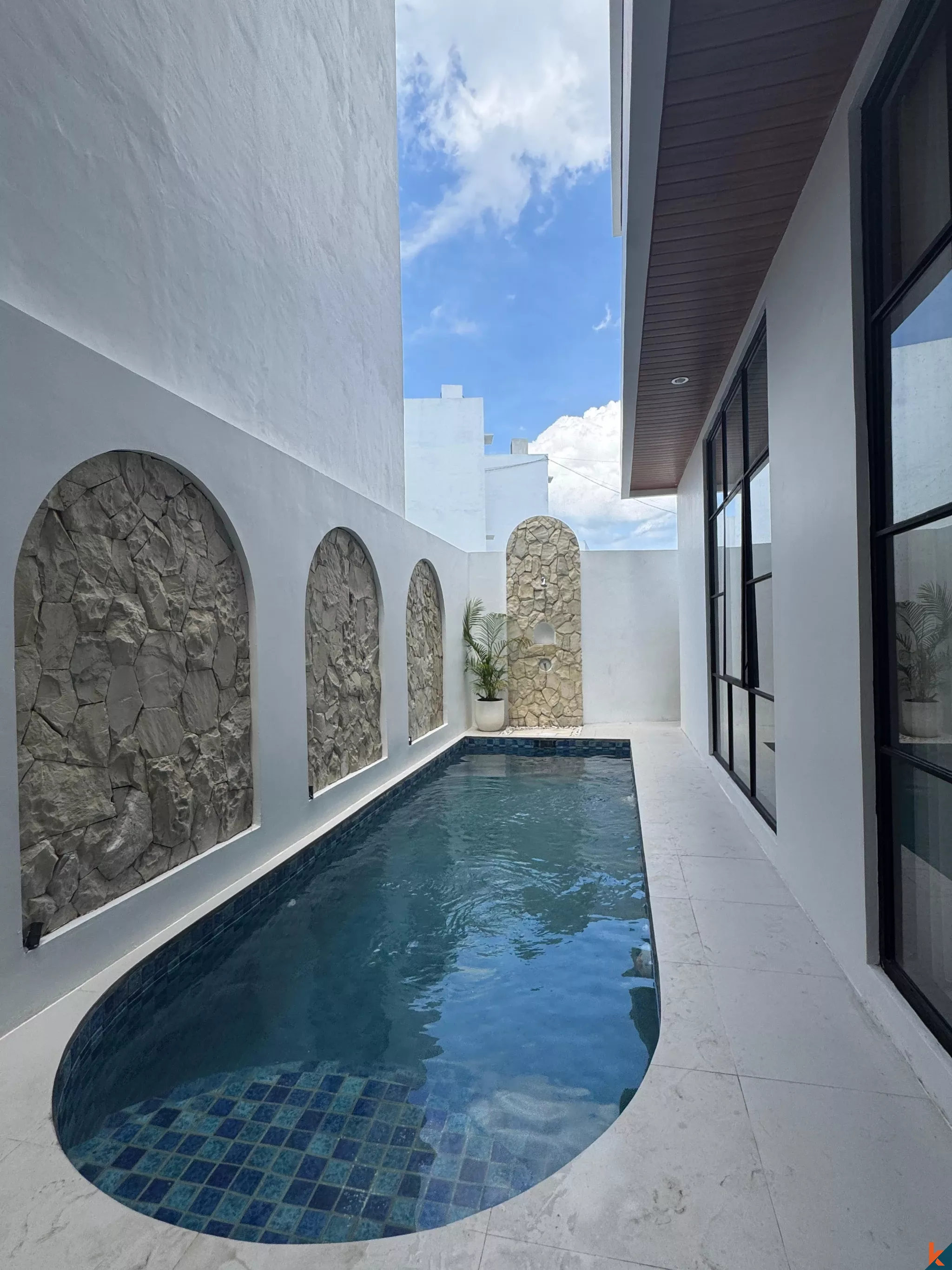 Villa moderne de trois chambres avec piscine à Ungasan