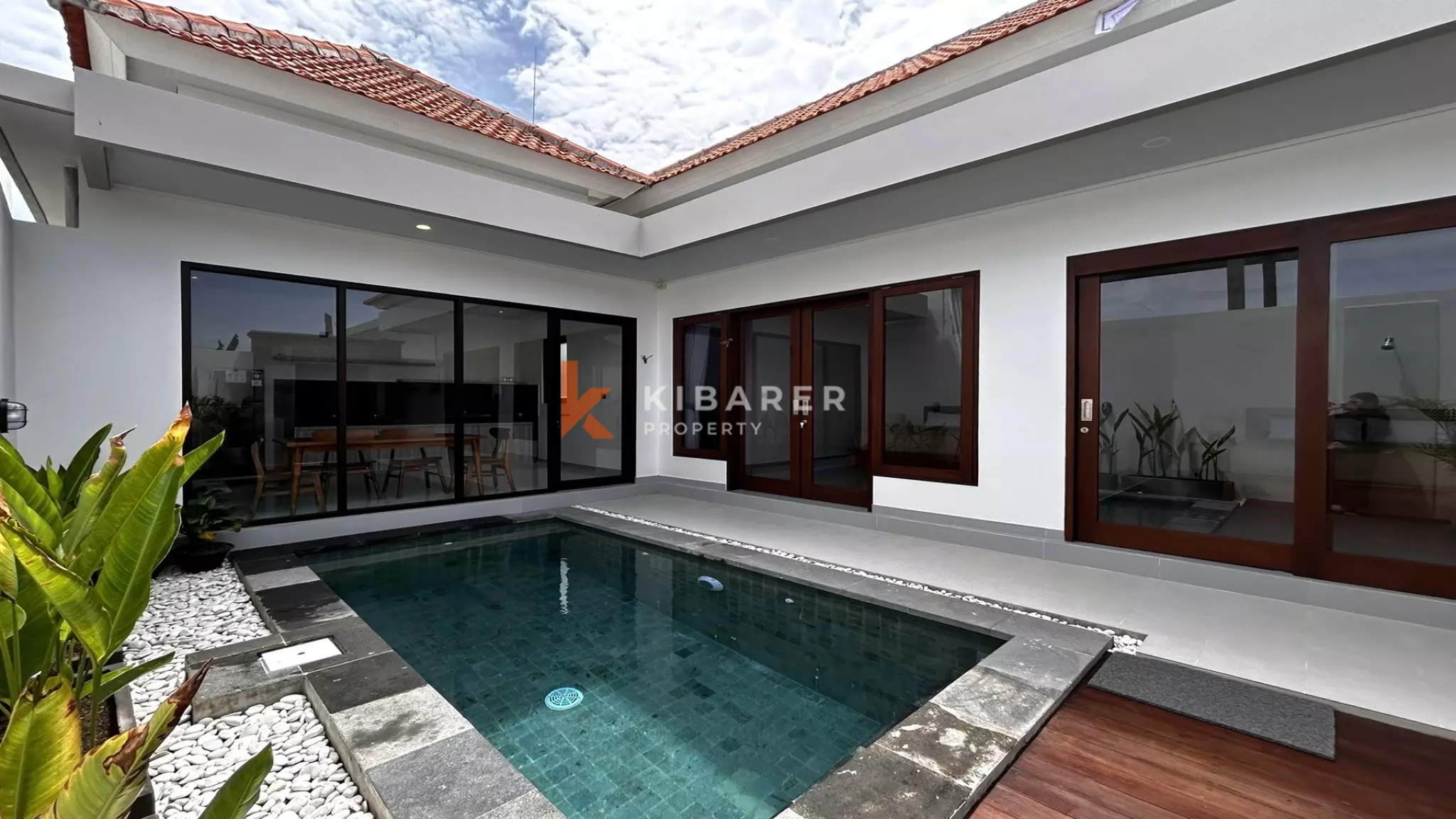 Relaxing Two-Bedroom Tropical Villa with Private Pool in Padonan