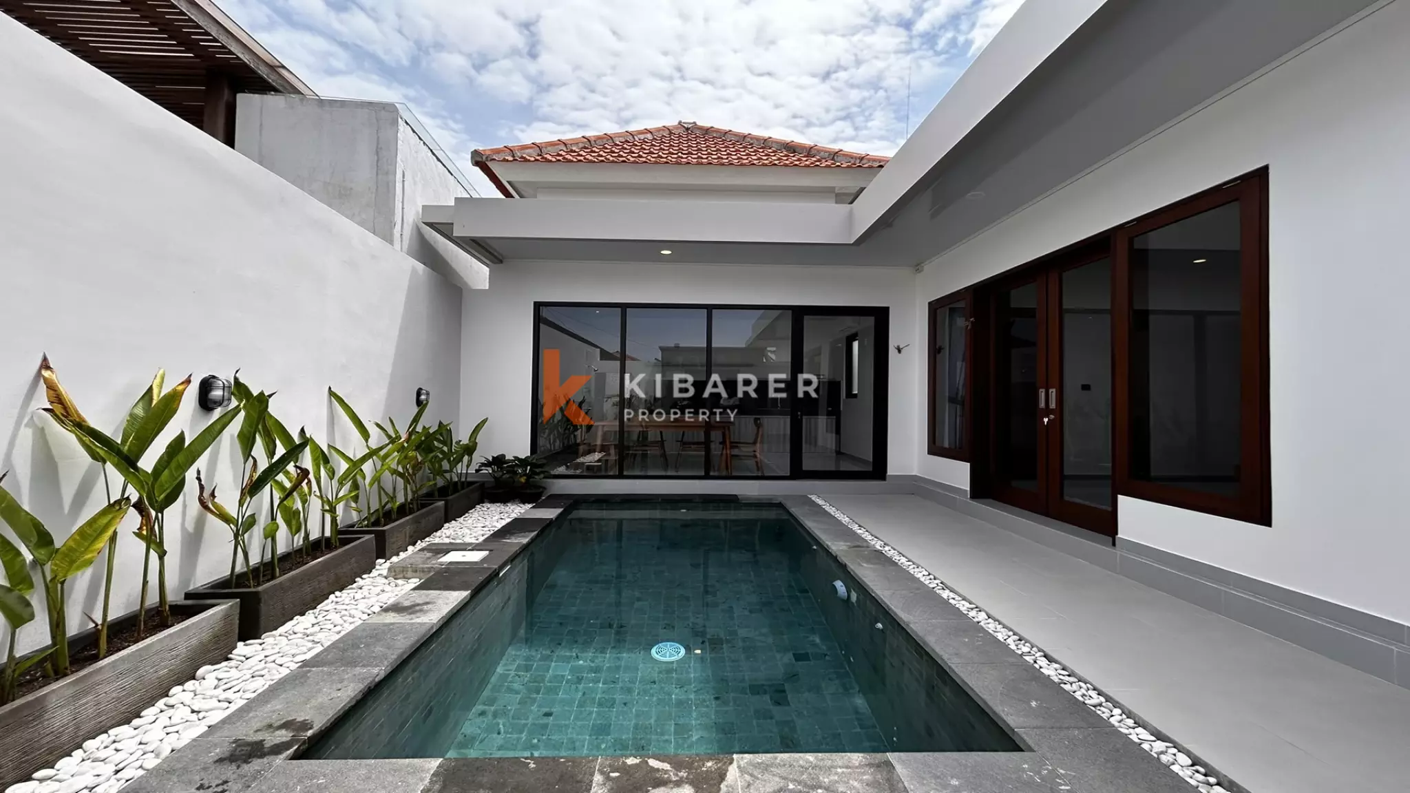 Relaxing Two-Bedroom Tropical Villa with Private Pool in Padonan