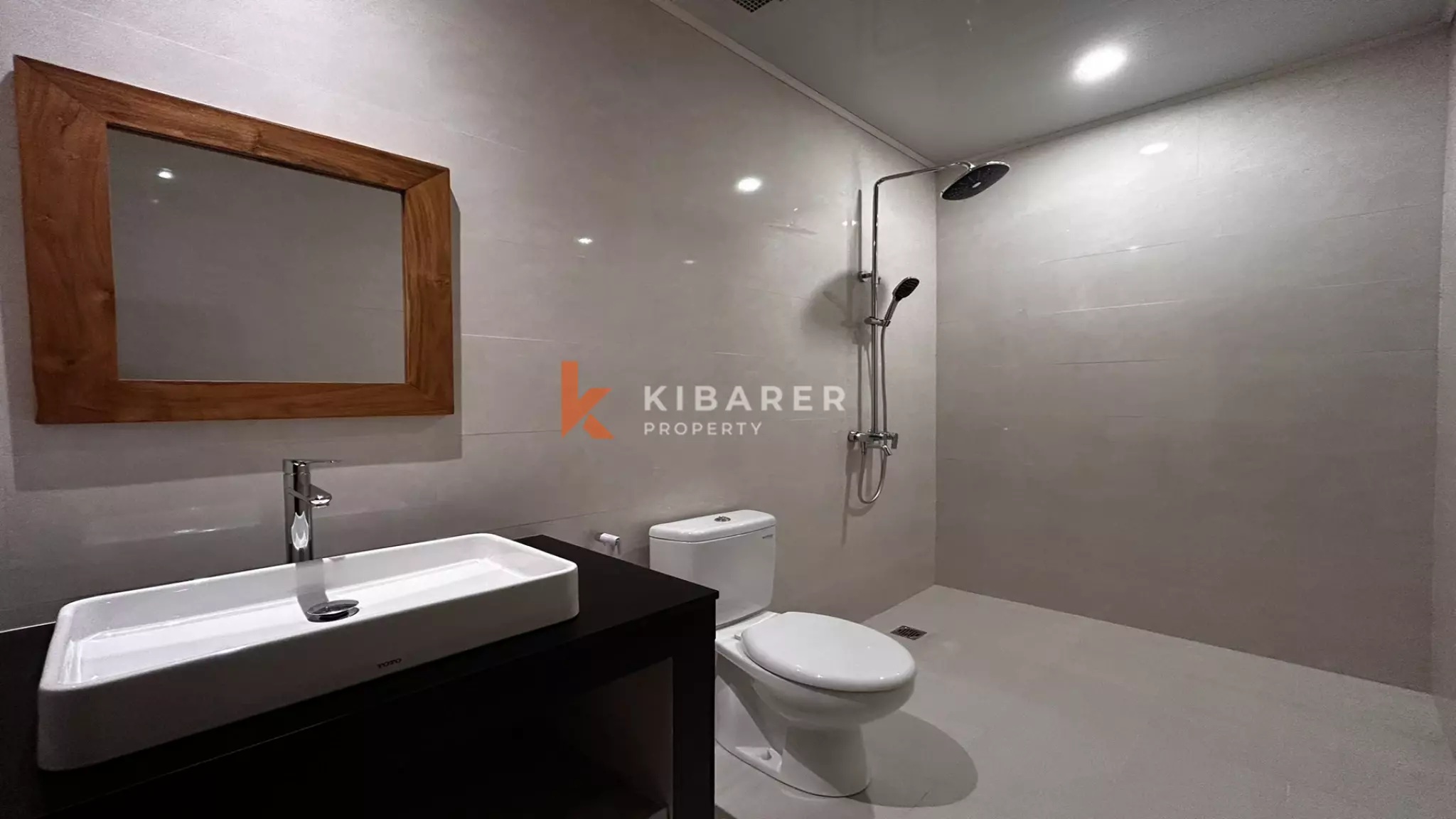 Relaxing Two-Bedroom Tropical Villa with Private Pool in Padonan