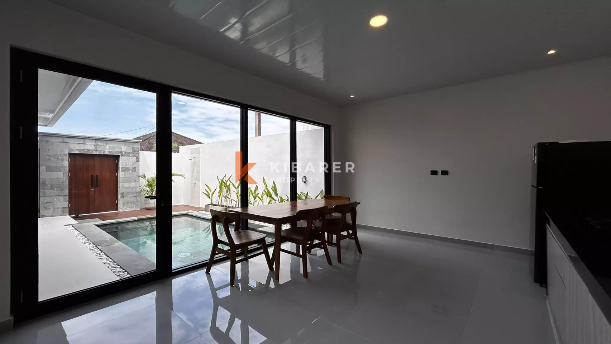 Relaxing Two-Bedroom Tropical Villa with Private Pool in Padonan