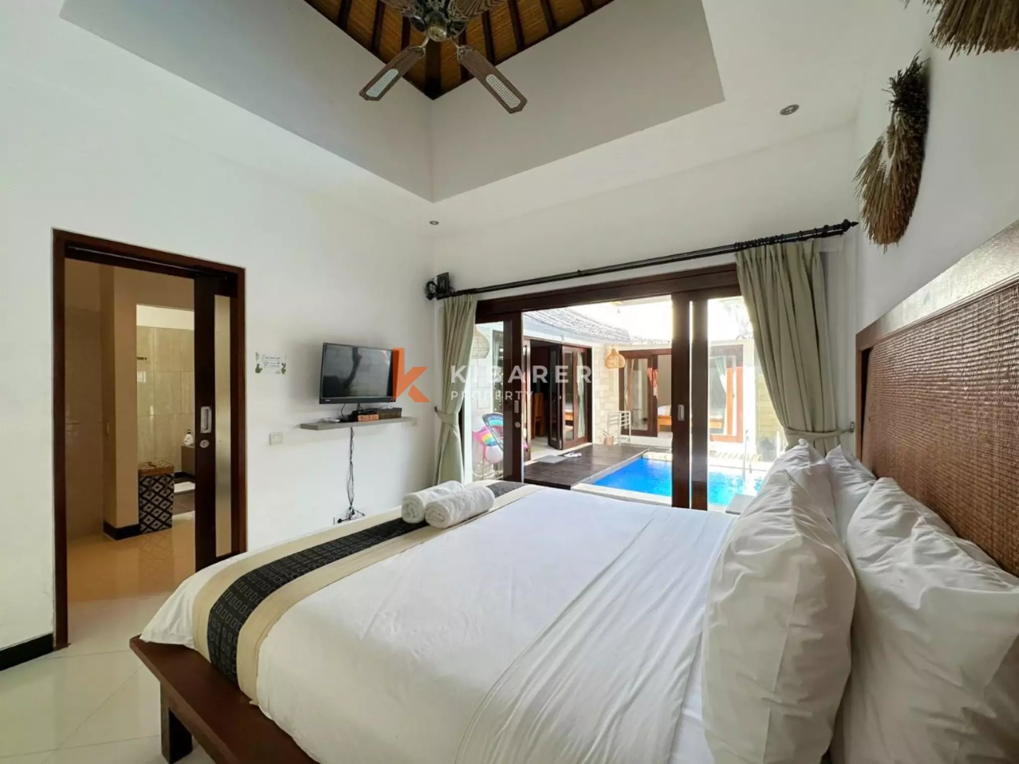 Lovely Minimalist Two Bedroom Villa – Great Rental in Seminyak