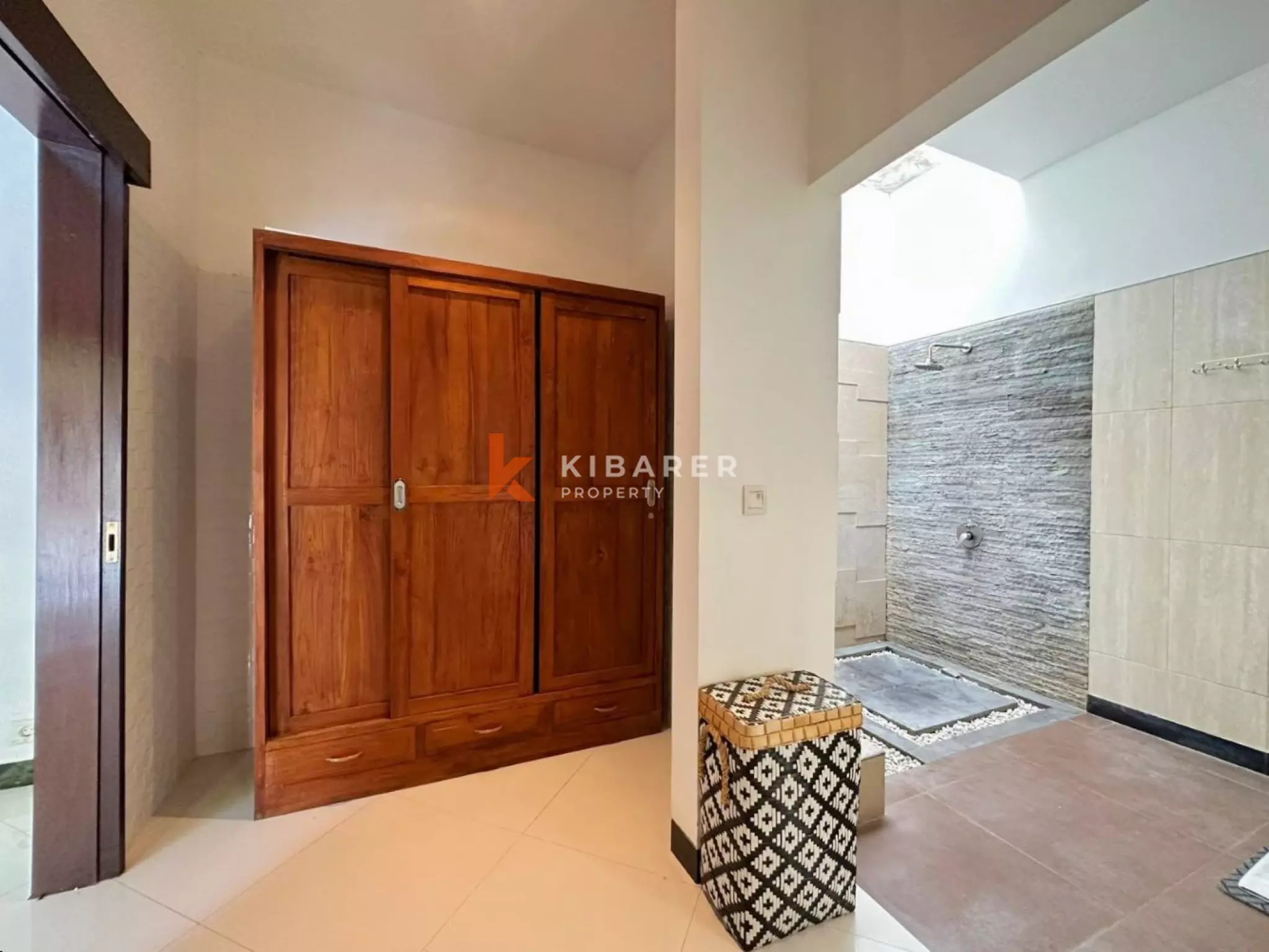 Lovely Minimalist Two Bedroom Villa – Great Rental in Seminyak