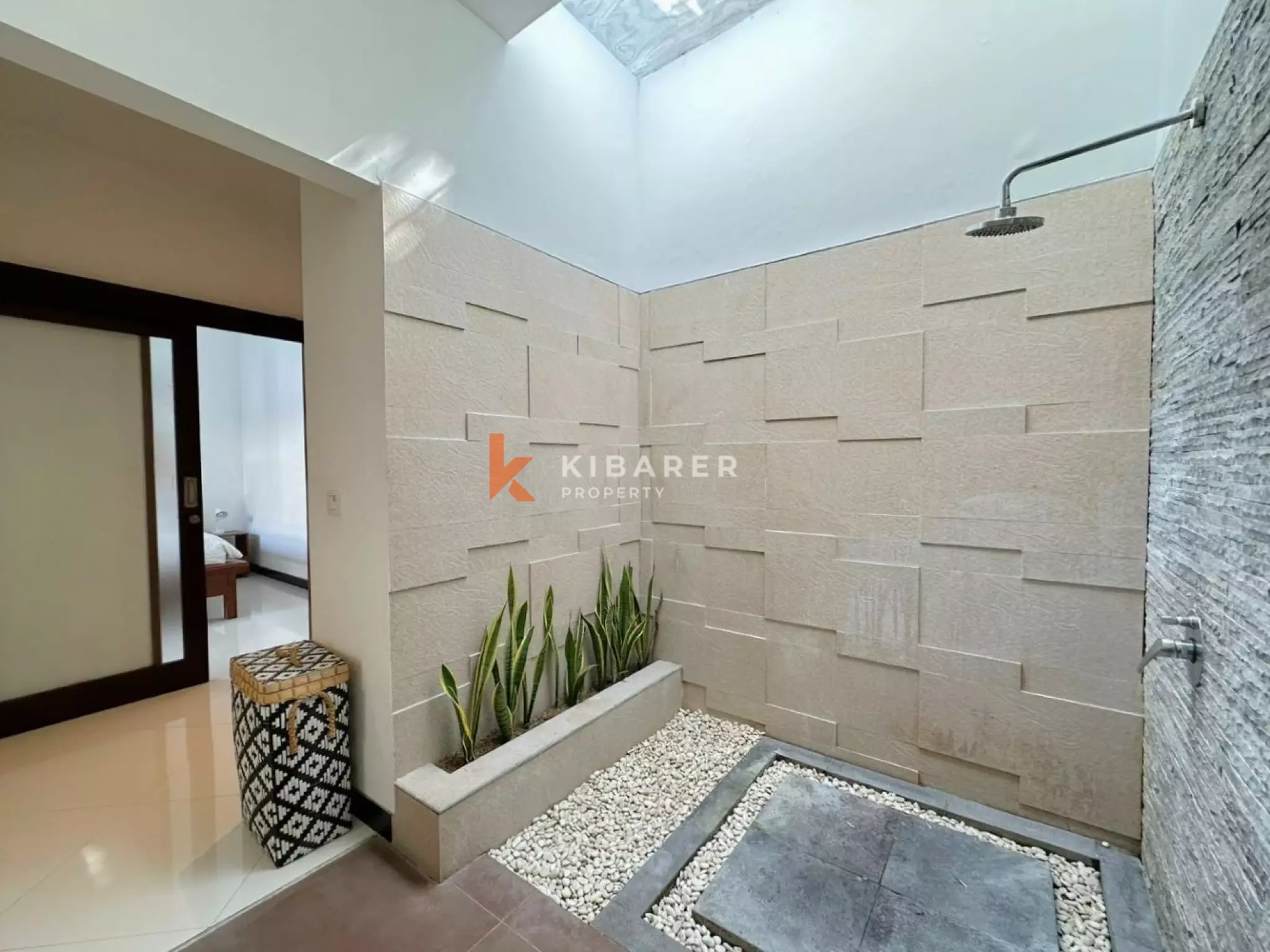 Lovely Minimalist Two Bedroom Villa – Great Rental in Seminyak