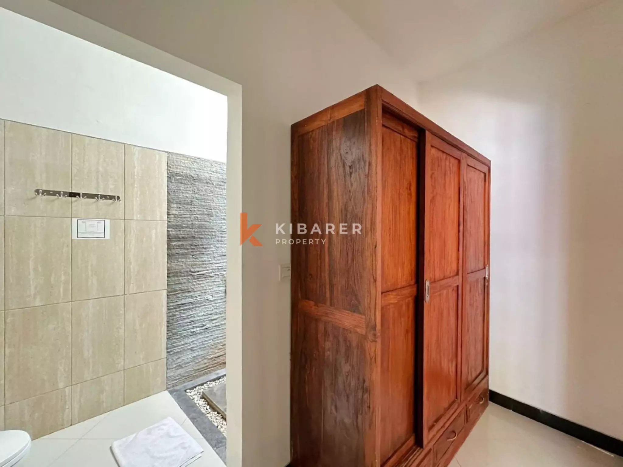 Lovely Minimalist Two Bedroom Villa – Great Rental in Seminyak