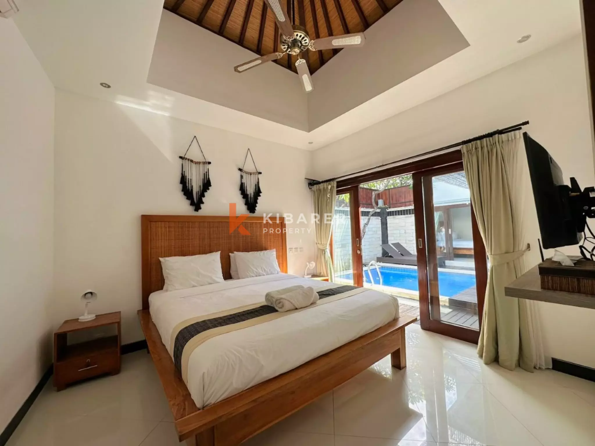 Lovely Minimalist Two Bedroom Villa – Great Rental in Seminyak